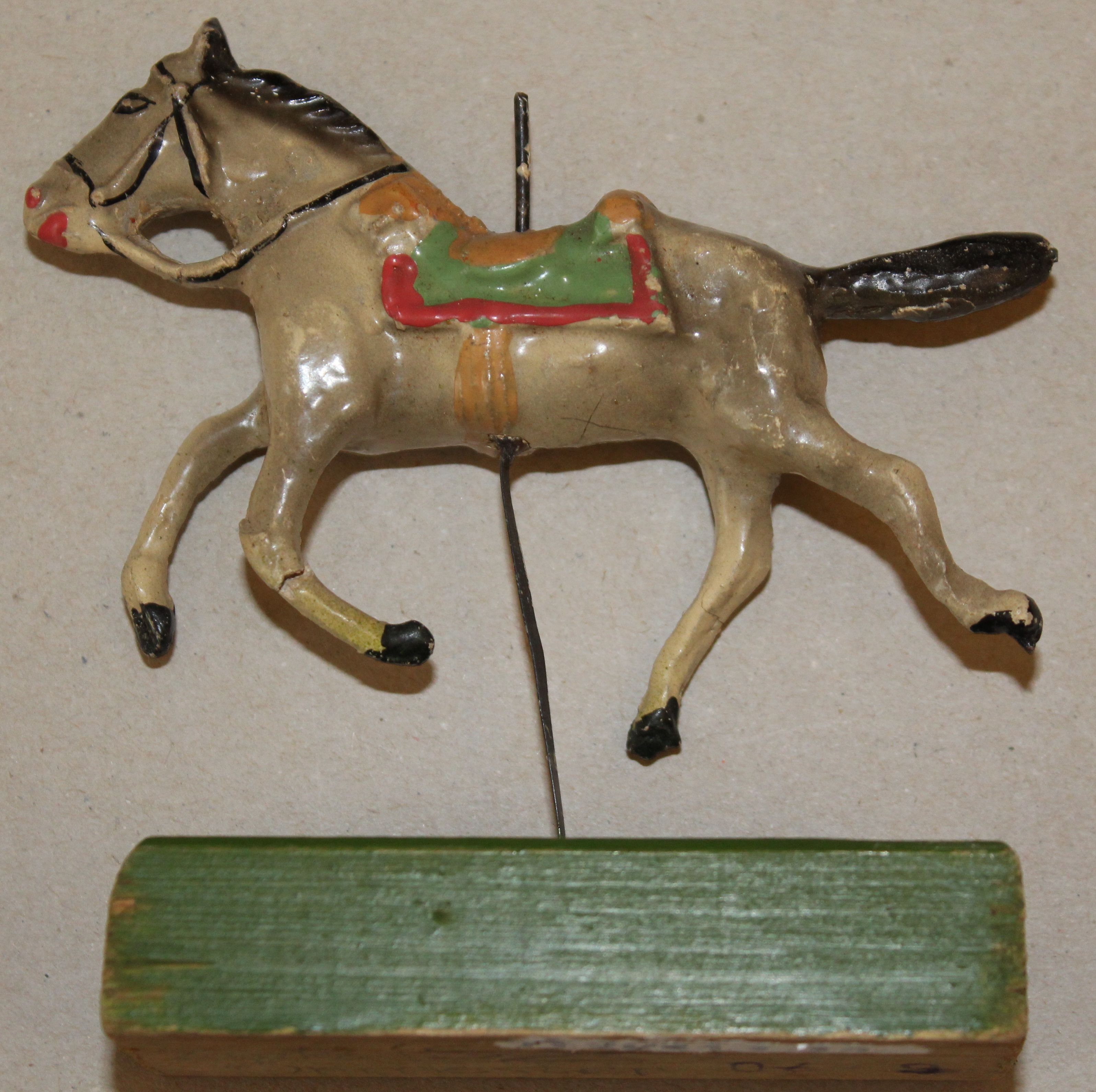 játékkatona lófigura (Paksi Városi Múzeum - Paksi Képtár CC BY-NC-SA)