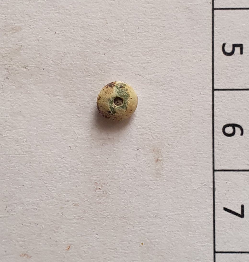 Nyaklánc - gyöngy (Paksi Városi Múzeum - Paksi Képtár CC BY-NC-SA)