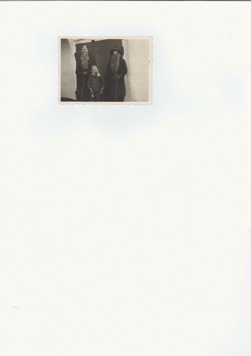 Fénykép láncos Miklósokról (Savaria Megyei Hatókörű Városi Múzeum, Szombathely CC BY-NC-SA)