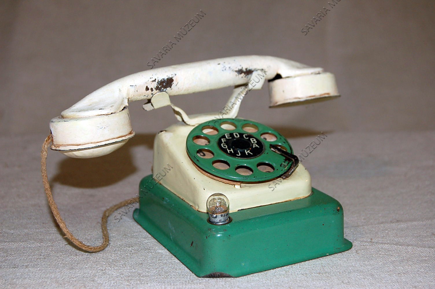 Játéktelefon (Savaria Megyei Hatókörű Városi Múzeum, Szombathely CC BY-NC-SA)