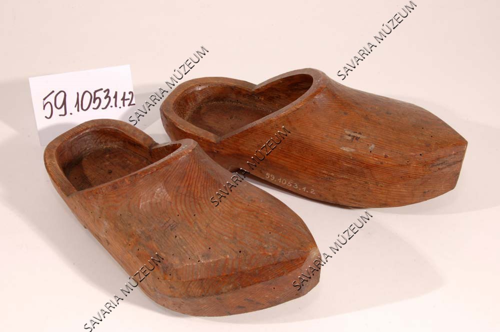 Cipő (bal) (Savaria Megyei Hatókörű Városi Múzeum, Szombathely CC BY-NC-SA)