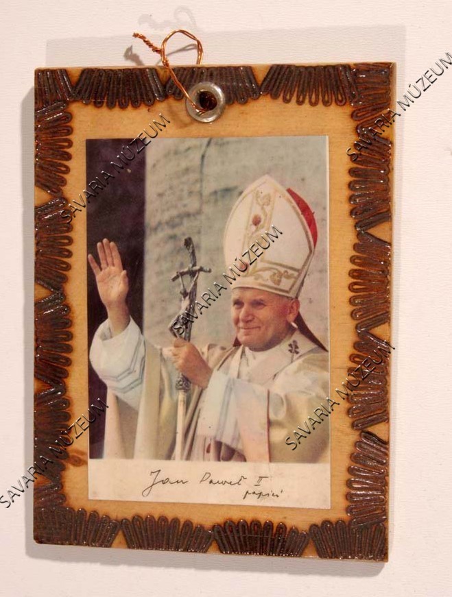 II. János Pál pápa faliképe (Savaria Megyei Hatókörű Városi Múzeum, Szombathely CC BY-NC-SA)