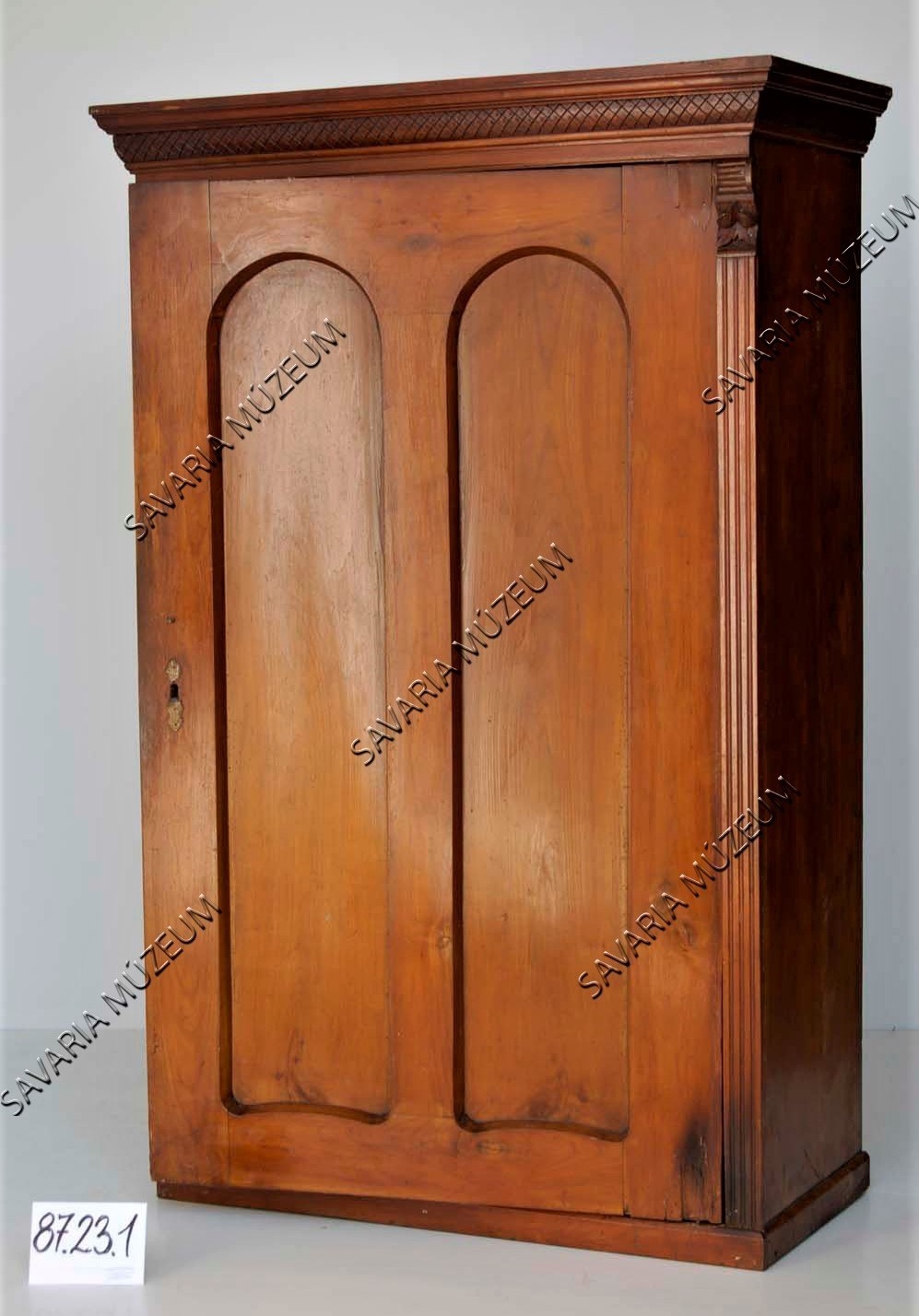 Egy ajtós szekrény (Savaria Megyei Hatókörű Városi Múzeum, Szombathely CC BY-NC-SA)