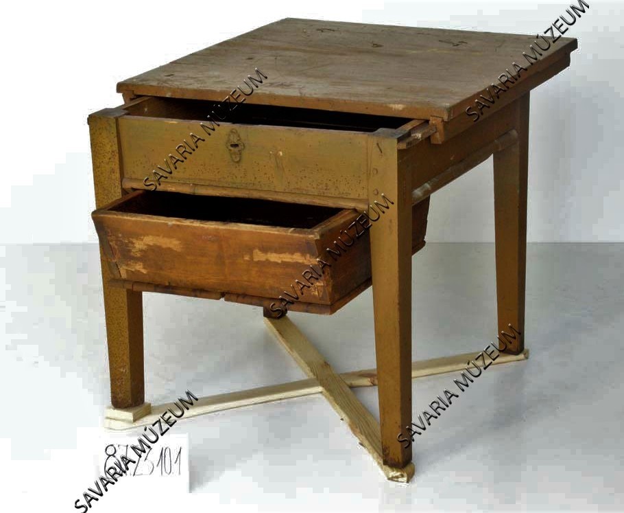 Kamarás asztal fiókja (Savaria Megyei Hatókörű Városi Múzeum, Szombathely CC BY-NC-SA)