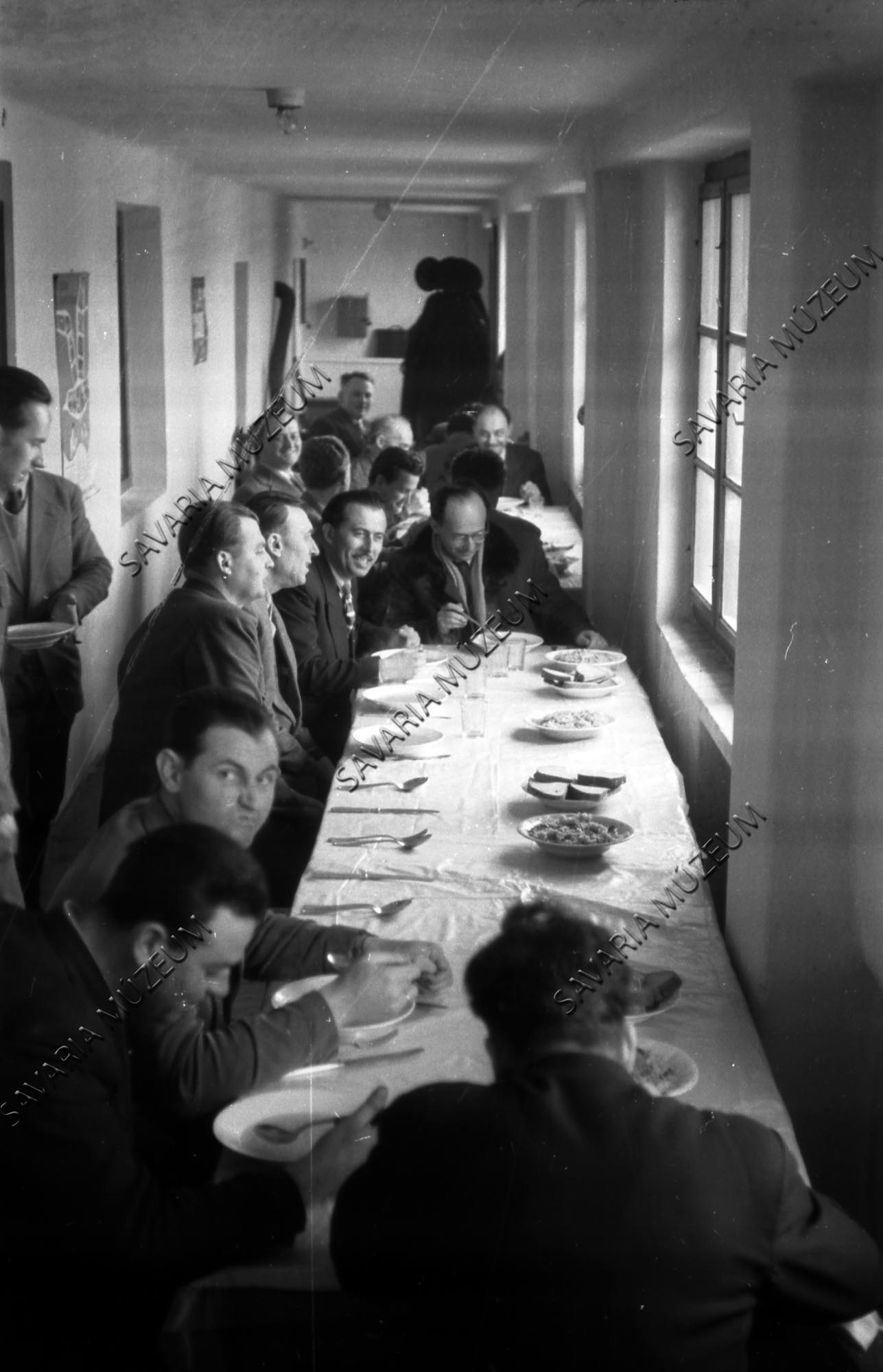 Ebéd a "Stájer-házak"-ban (Savaria Megyei Hatókörű Városi Múzeum, Szombathely CC BY-NC-SA)