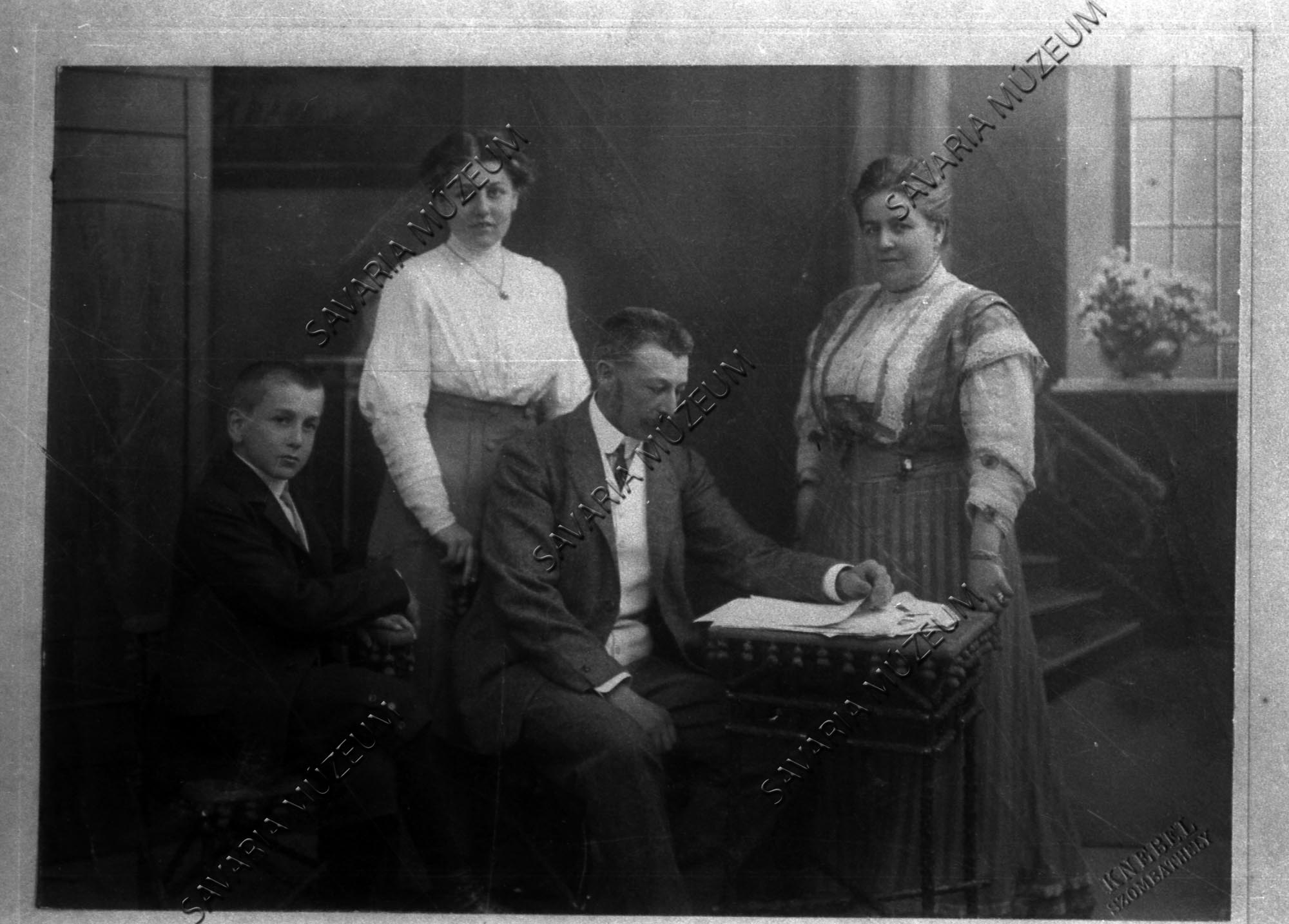 Chernel István és családja (Savaria Megyei Hatókörű Városi Múzeum, Szombathely CC BY-NC-SA)