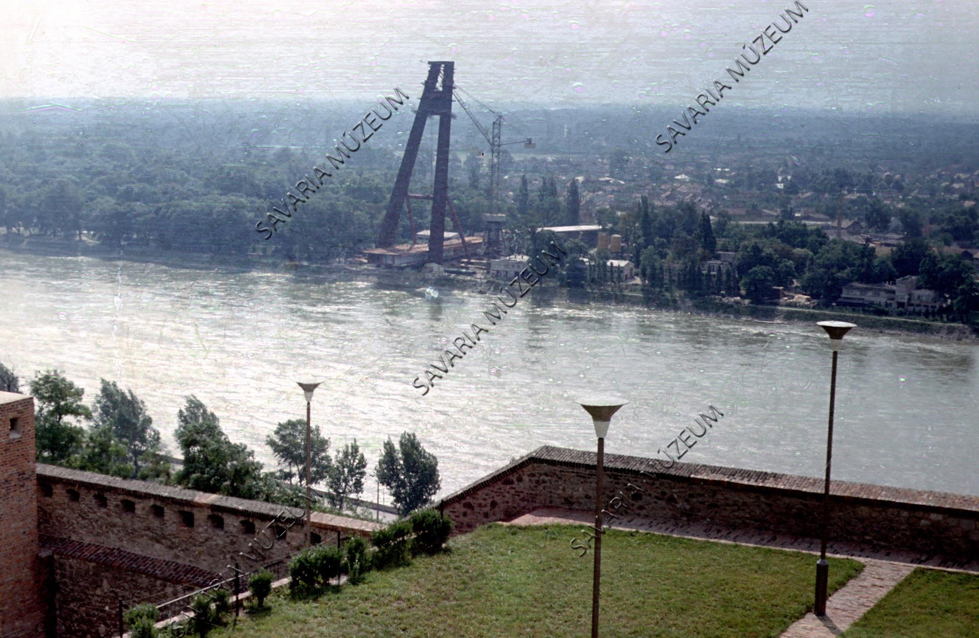 Duna látképe a várból (Savaria Megyei Hatókörű Városi Múzeum, Szombathely CC BY-NC-SA)
