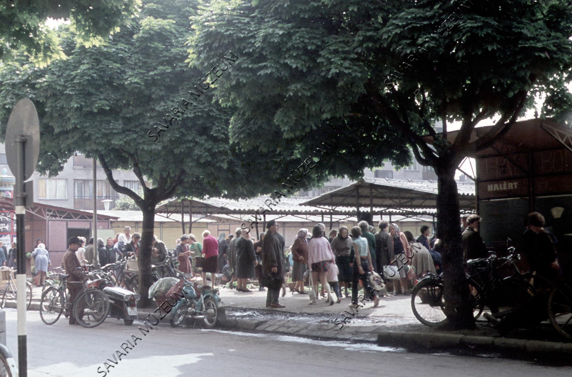 Piaci forgalom (Savaria Megyei Hatókörű Városi Múzeum, Szombathely CC BY-NC-SA)