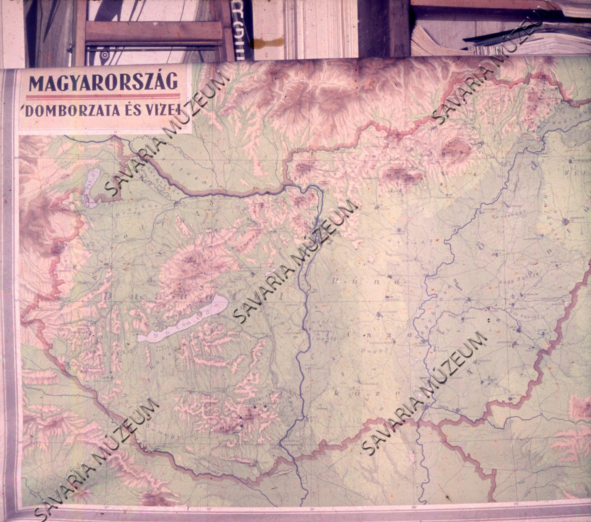 Magyarország hegy és vízrajzi térképe (Savaria Megyei Hatókörű Városi Múzeum, Szombathely CC BY-NC-SA)