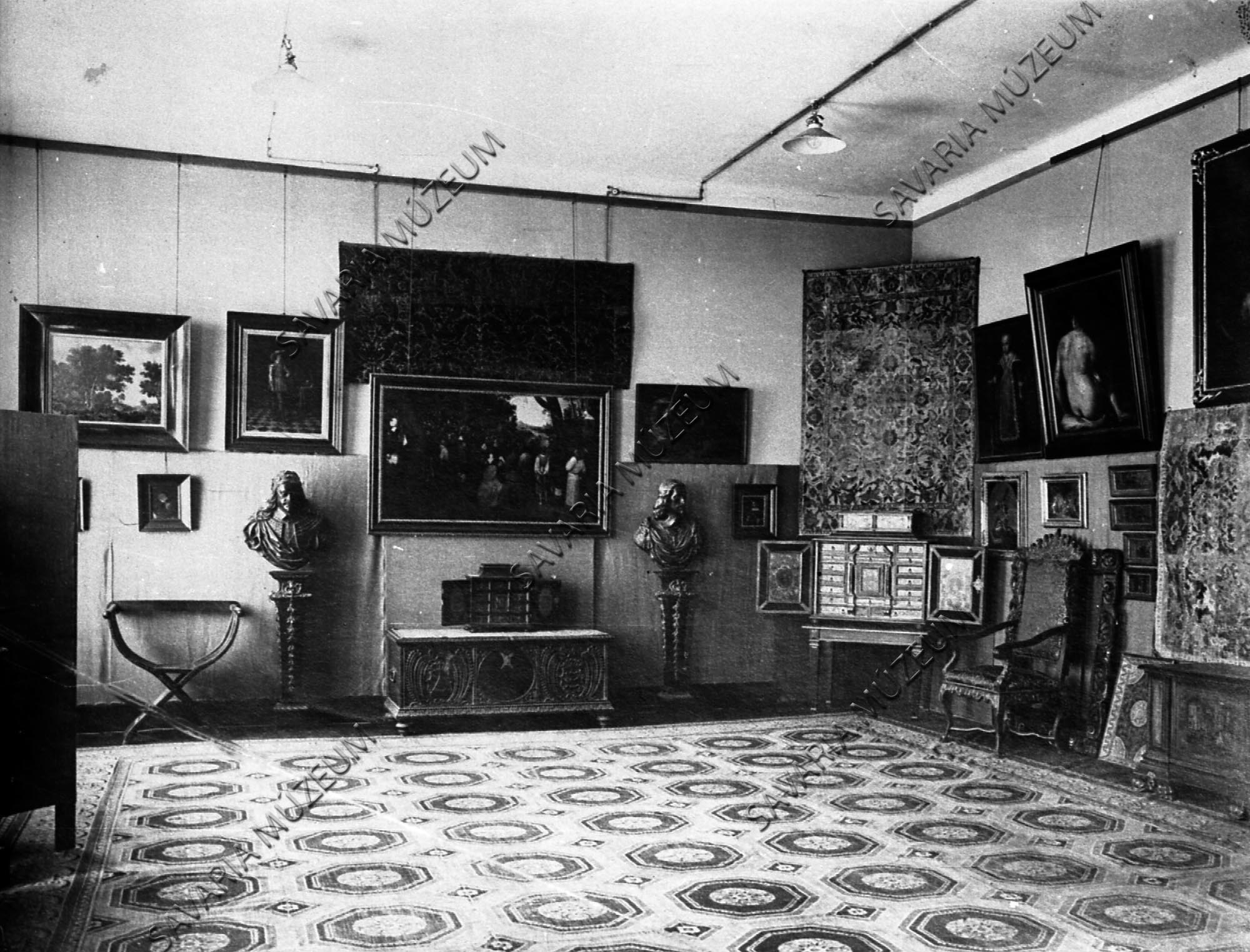Műtörténeti kiállítás 1912-ben a szombathelyi múzeumban. (Savaria Megyei Hatókörű Városi Múzeum, Szombathely CC BY-NC-SA)