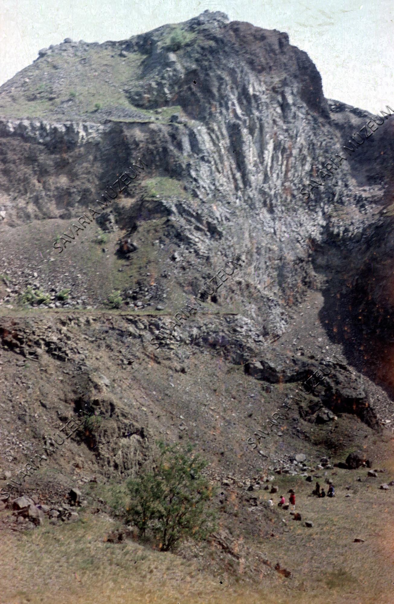 Kráter metszete (Savaria Megyei Hatókörű Városi Múzeum, Szombathely CC BY-NC-SA)