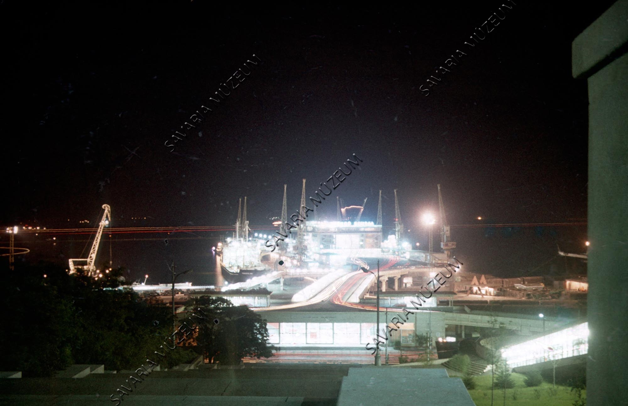 Éjszakai kikötő-hangulat (Savaria Megyei Hatókörű Városi Múzeum, Szombathely CC BY-NC-SA)