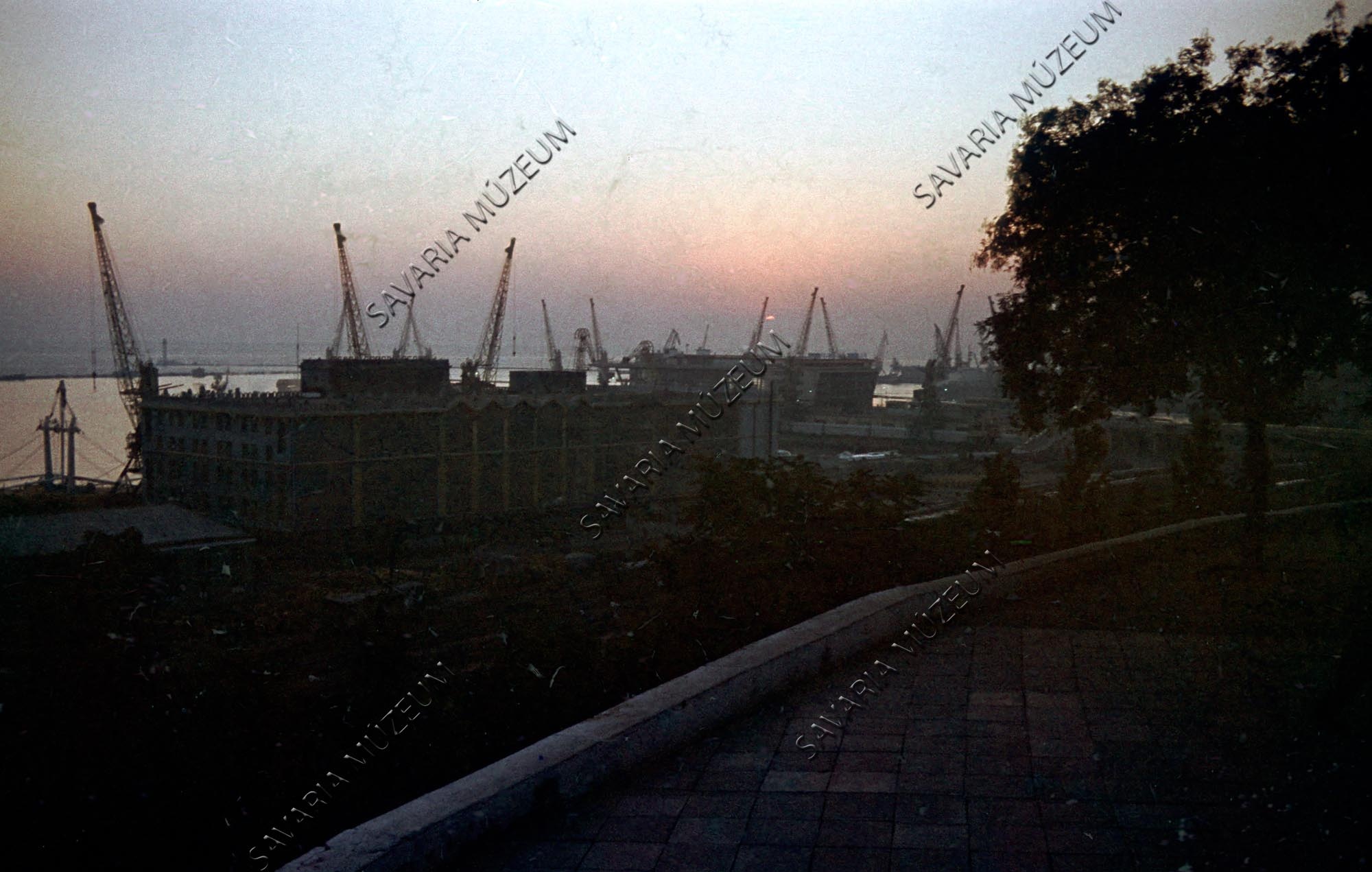 Hajnal a kikötőben (Savaria Megyei Hatókörű Városi Múzeum, Szombathely CC BY-NC-SA)
