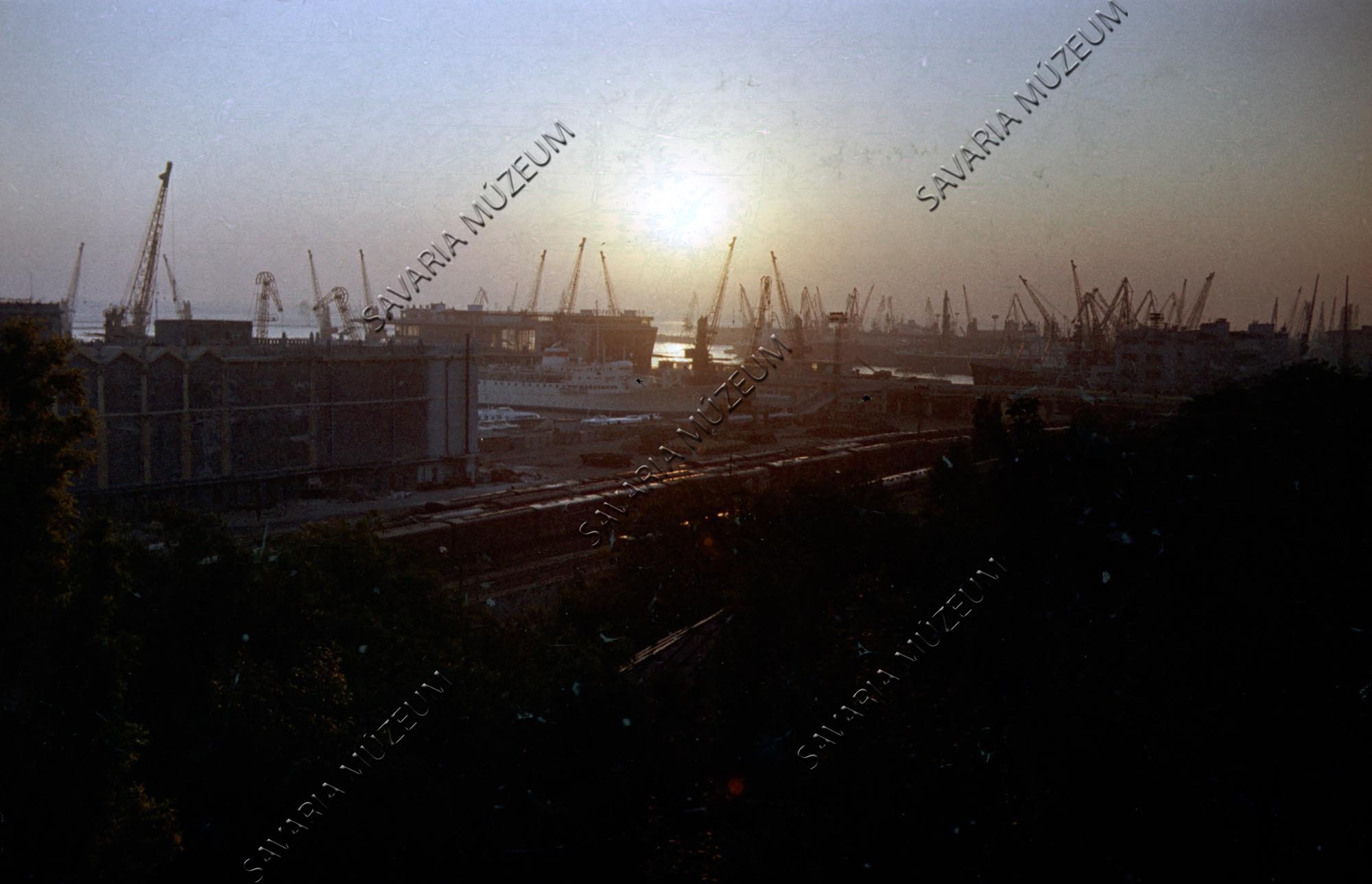 Napkelte a kikötőben (Savaria Megyei Hatókörű Városi Múzeum, Szombathely CC BY-NC-SA)