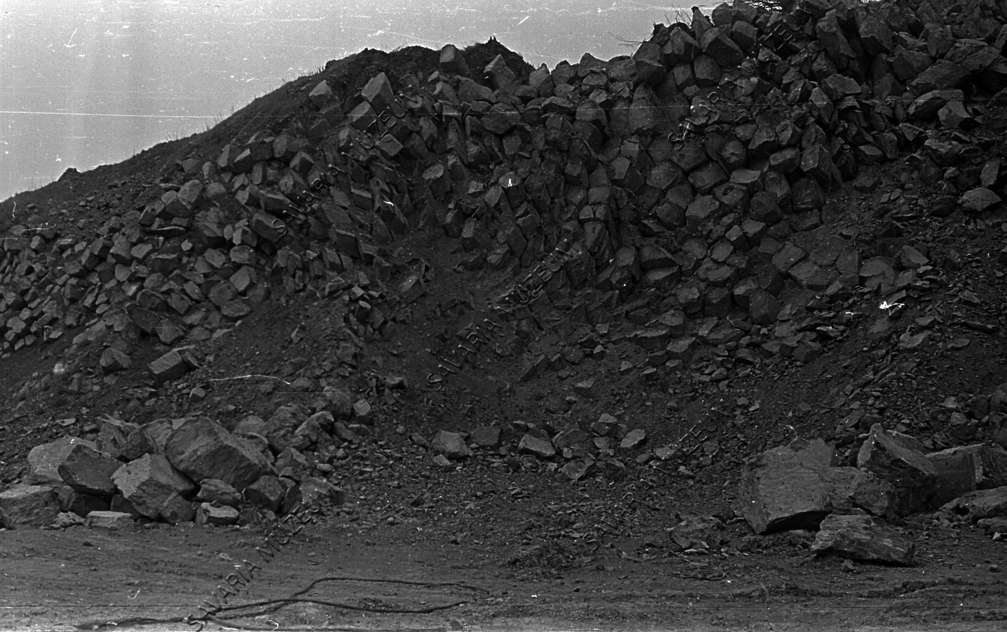 Kőbánya bazaltoszlopokkal (Savaria Megyei Hatókörű Városi Múzeum, Szombathely CC BY-NC-SA)