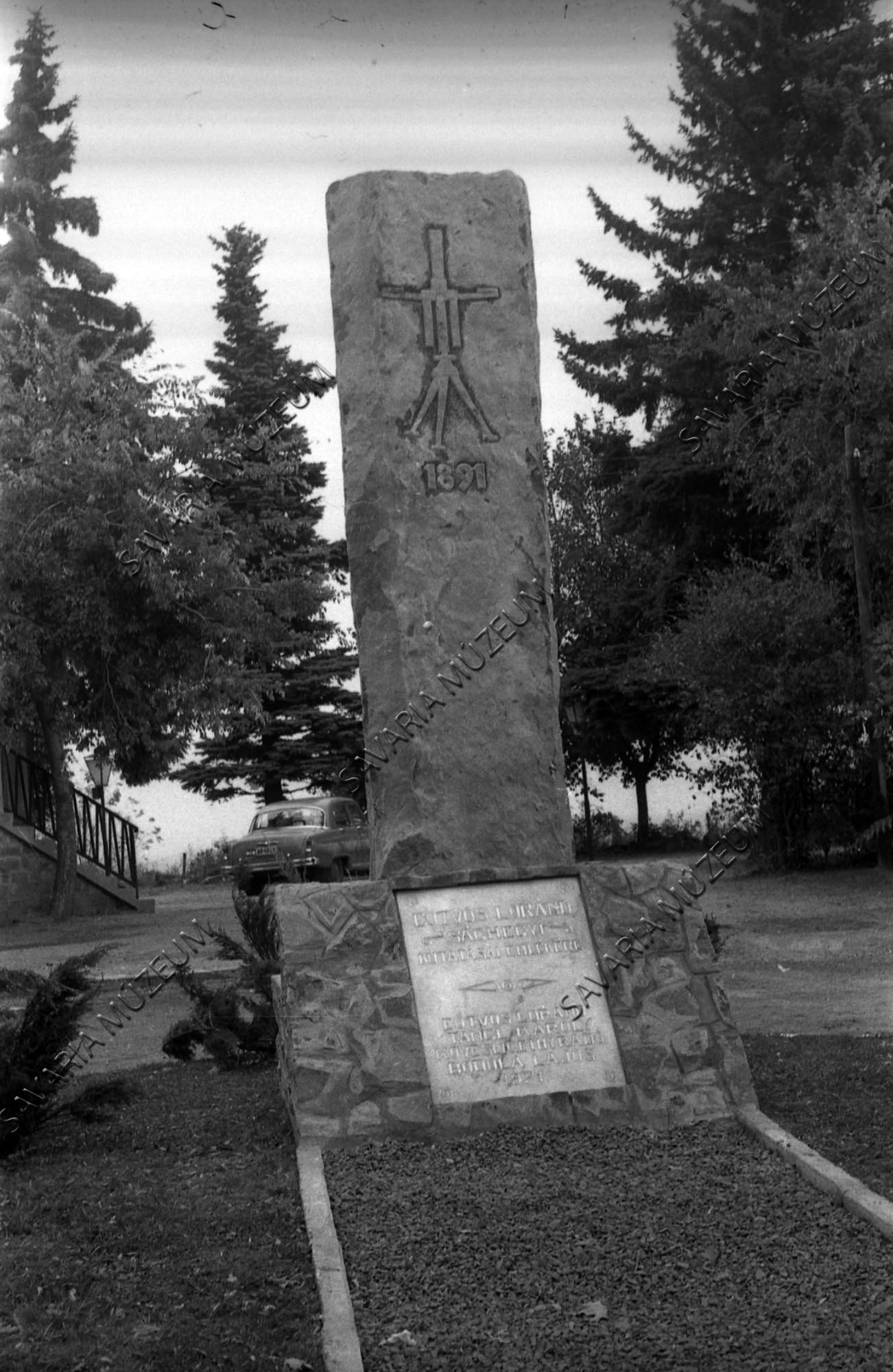 Eötvös Lóránd emlékmű (Savaria Megyei Hatókörű Városi Múzeum, Szombathely CC BY-NC-SA)