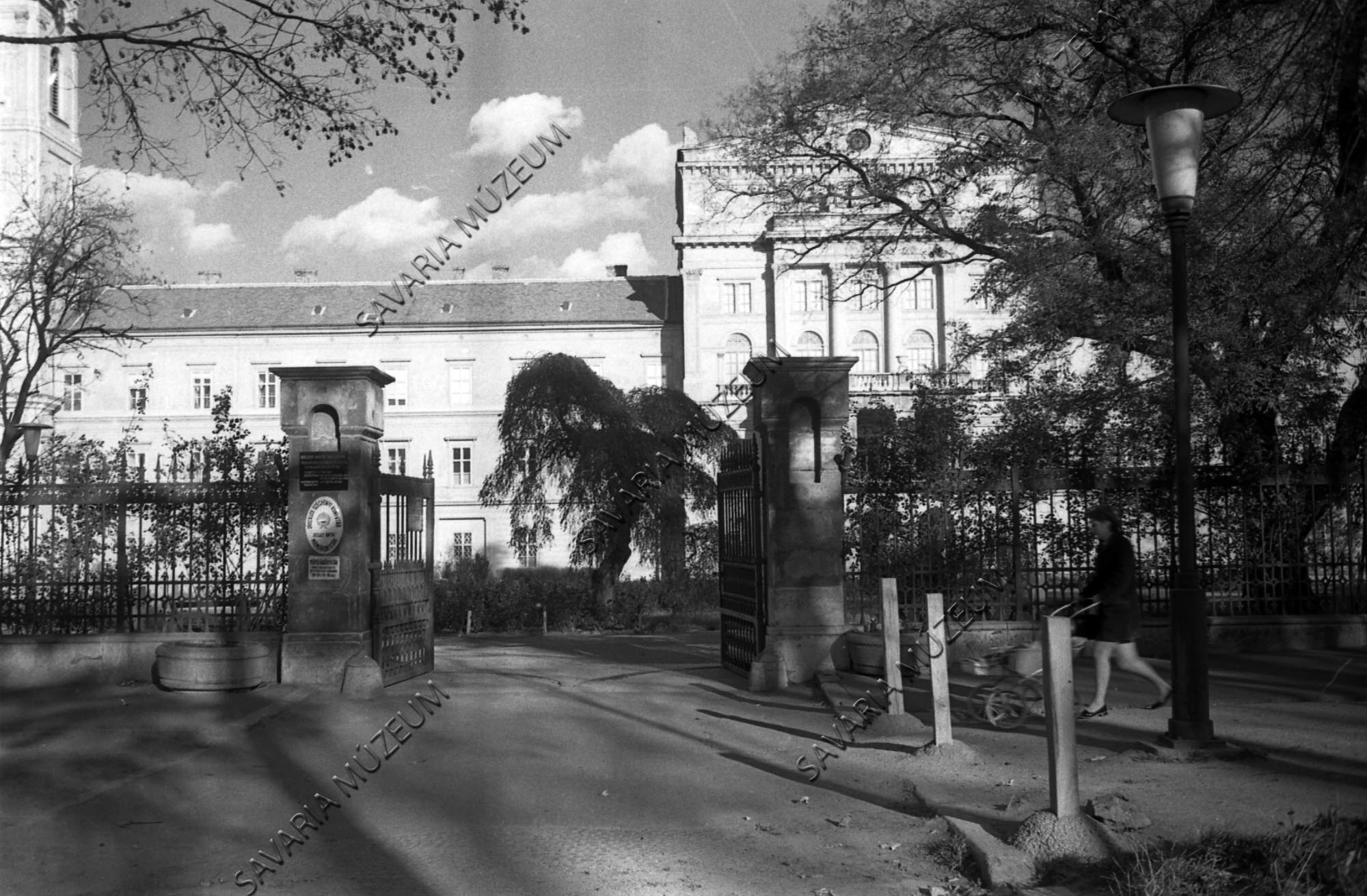 Bejárat az apátság épületébe (Savaria Megyei Hatókörű Városi Múzeum, Szombathely CC BY-NC-SA)