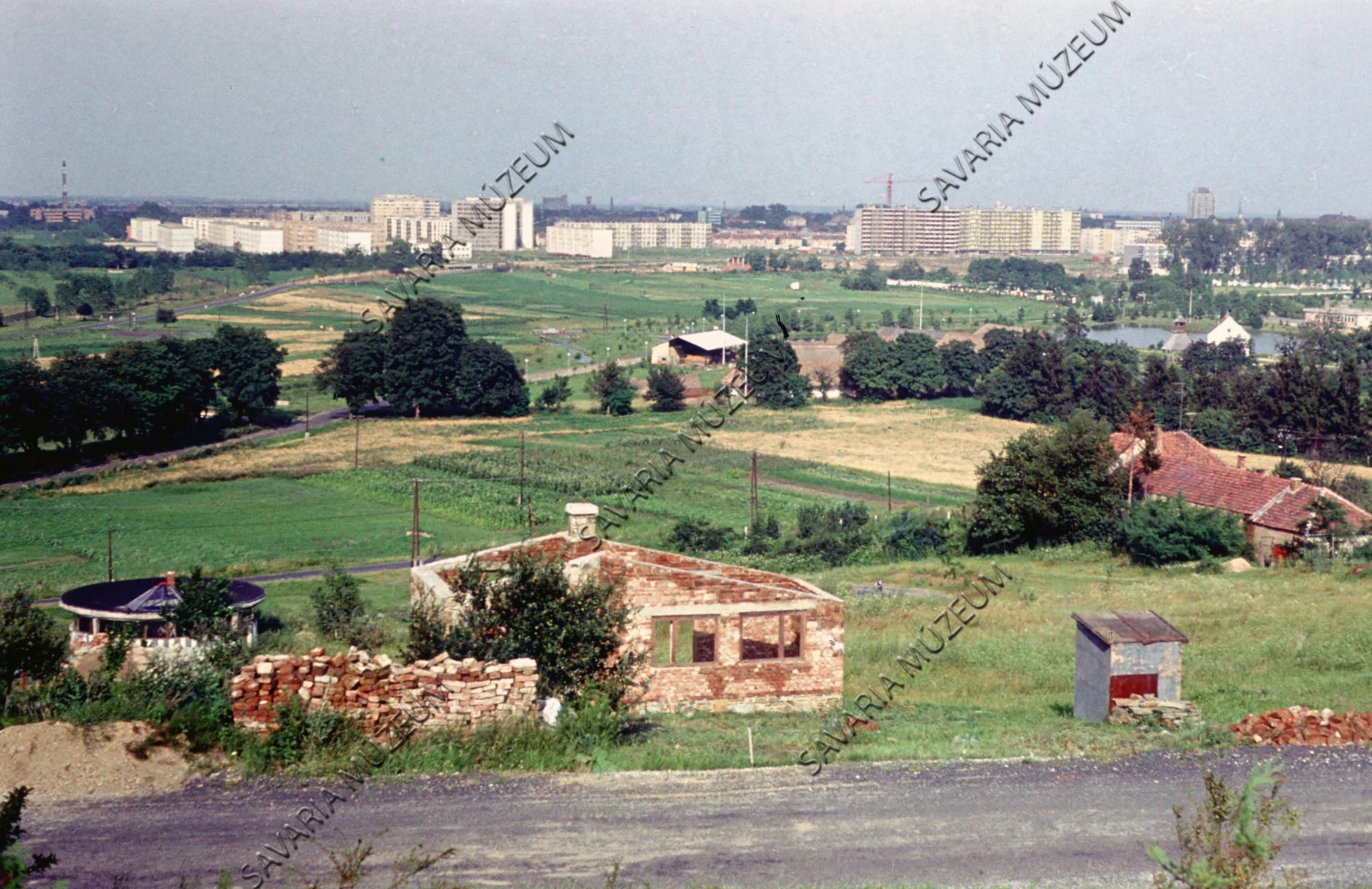 Derkovits-lakótelep látképe az oladi dombról (Savaria Megyei Hatókörű Városi Múzeum, Szombathely CC BY-NC-SA)