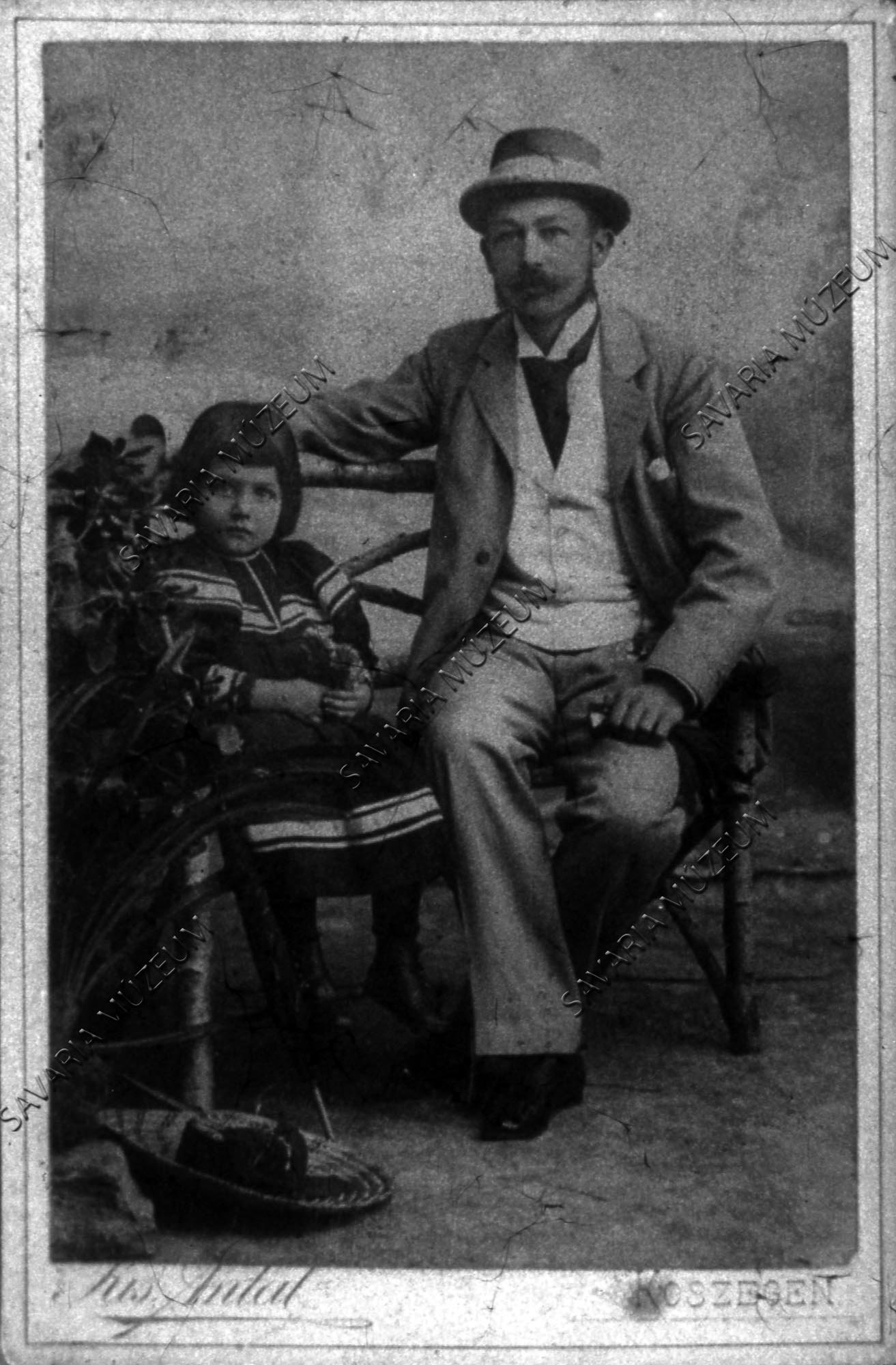 Chernel István leányával (Savaria Megyei Hatókörű Városi Múzeum, Szombathely CC BY-NC-SA)
