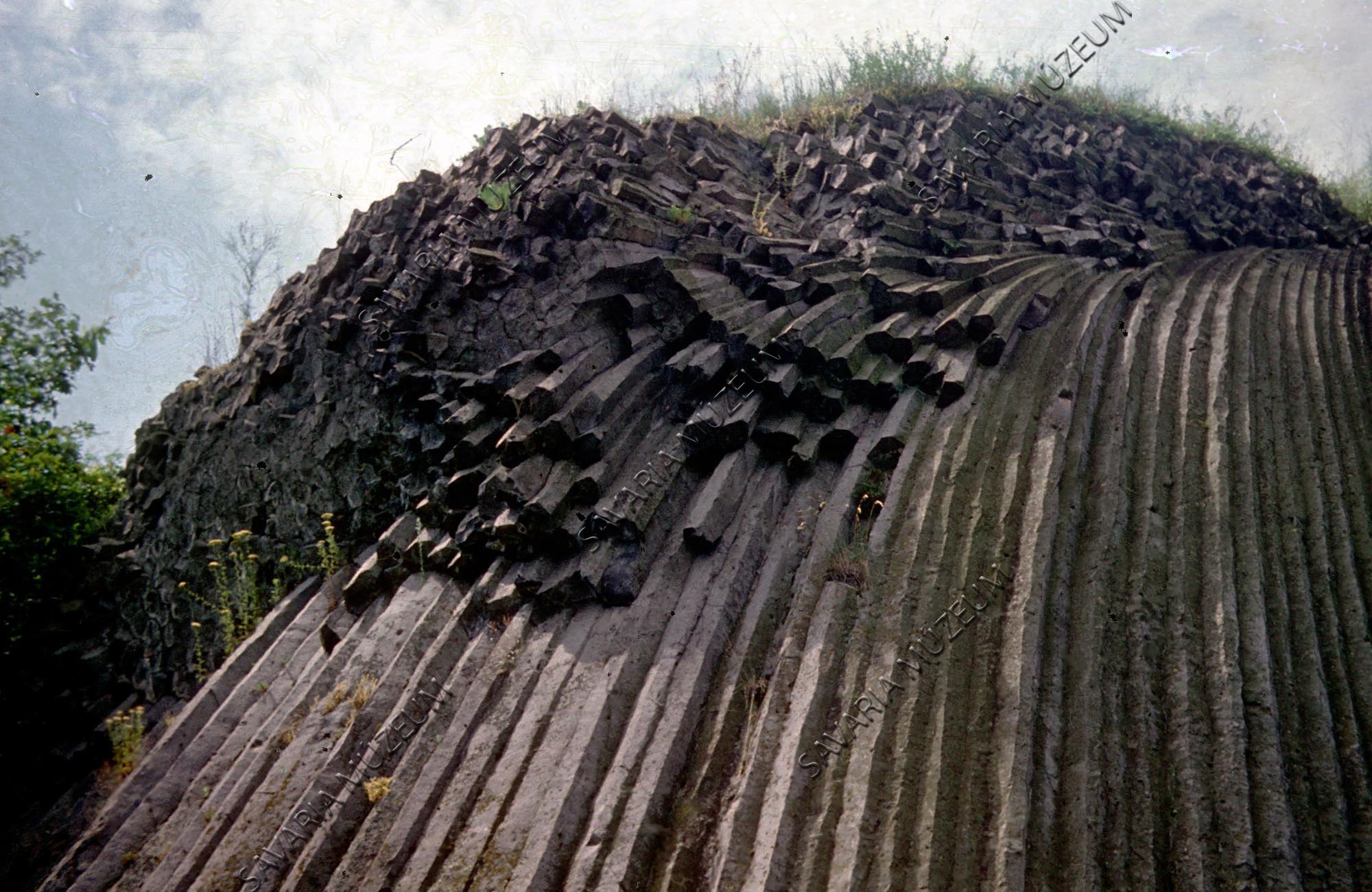 Oszlopos bazalt (Savaria Megyei Hatókörű Városi Múzeum, Szombathely CC BY-NC-SA)