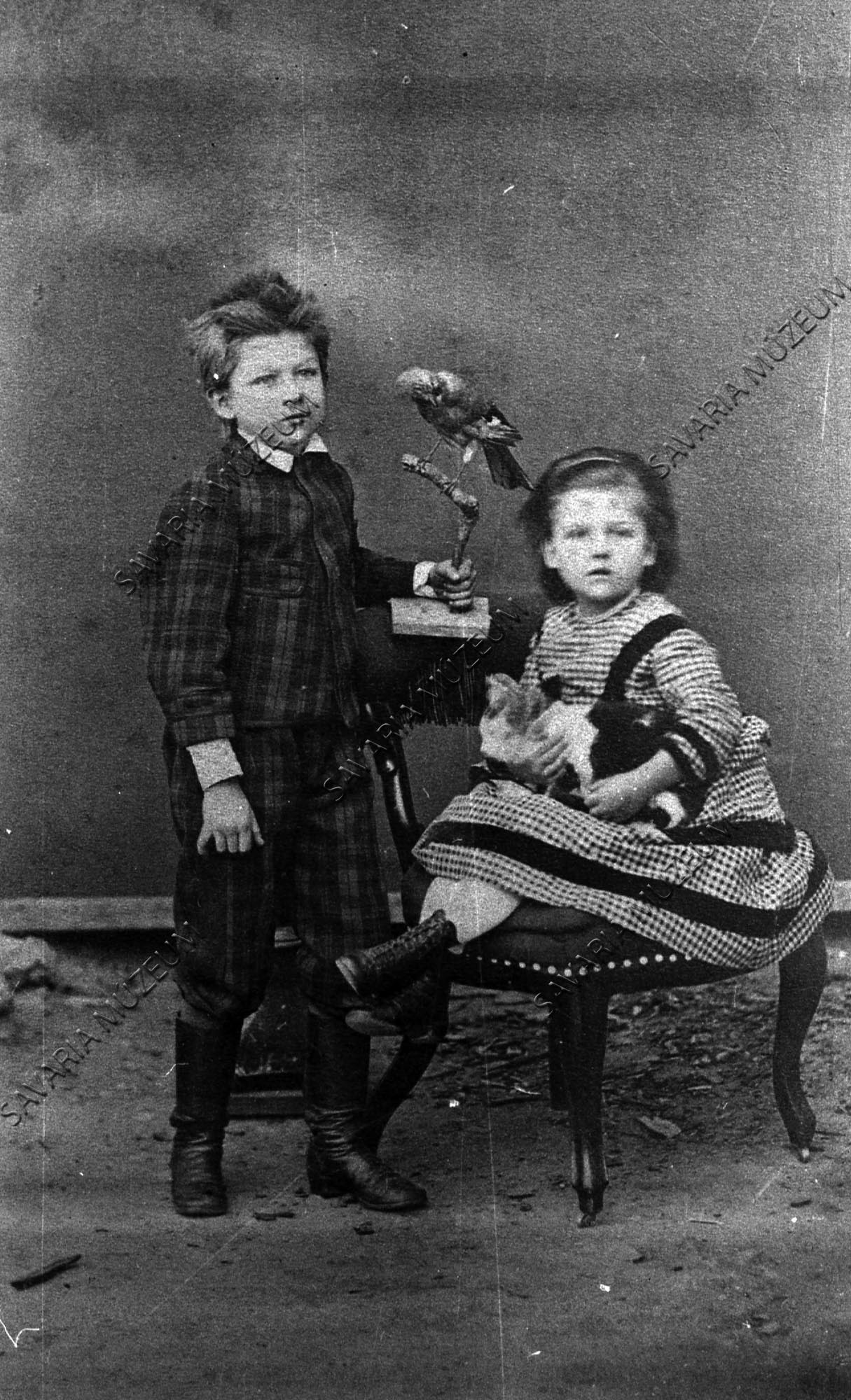 Chernel István és húga (Savaria Megyei Hatókörű Városi Múzeum, Szombathely CC BY-NC-SA)