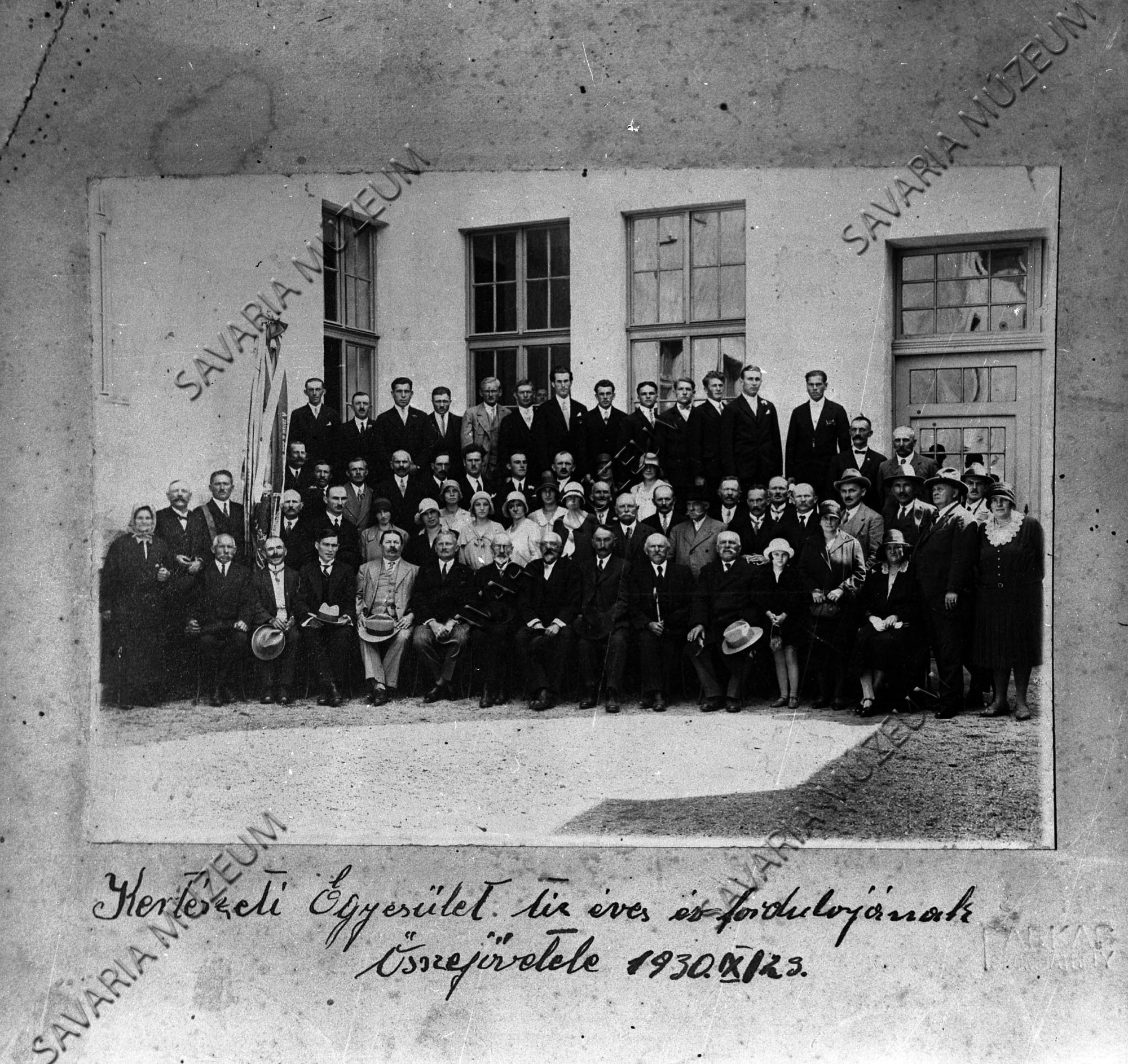 Kertészeti Egyesület tagjai 1930-ban (Savaria Megyei Hatókörű Városi Múzeum, Szombathely CC BY-NC-SA)