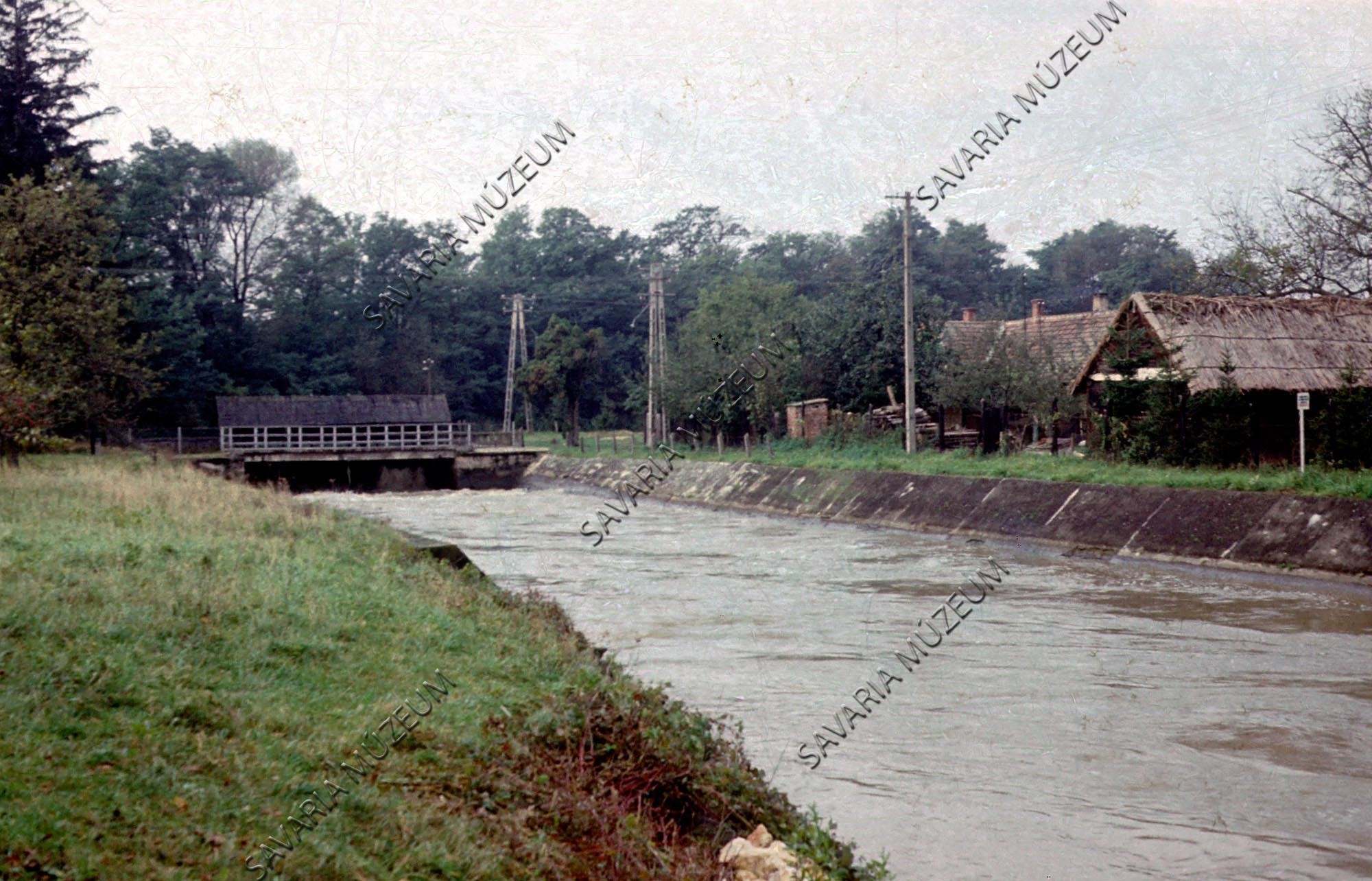 Erőmű-csatorna az őrházzal (Savaria Megyei Hatókörű Városi Múzeum, Szombathely CC BY-NC-SA)