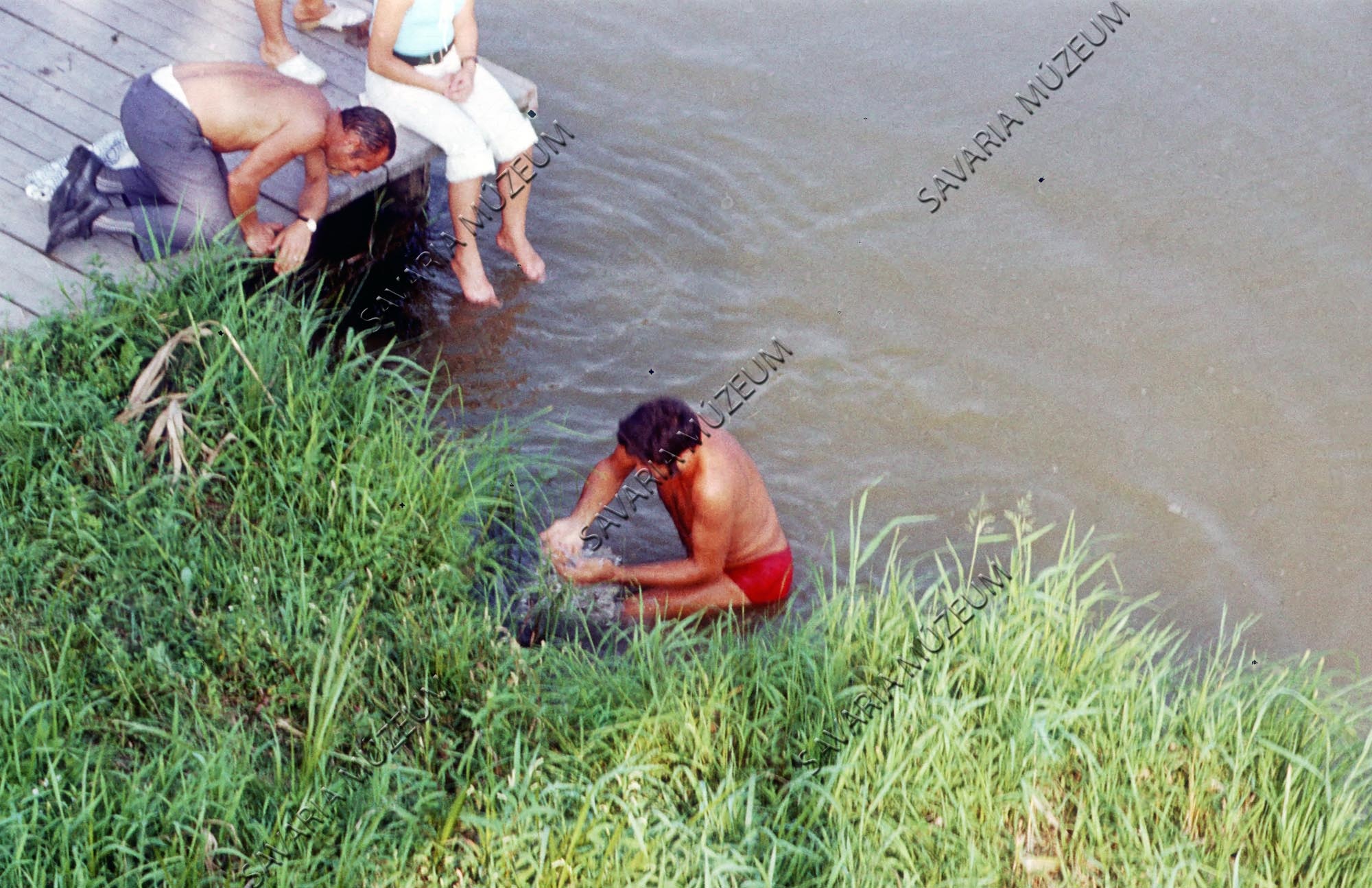 Fürdés a Zalában (Savaria Megyei Hatókörű Városi Múzeum, Szombathely CC BY-NC-SA)