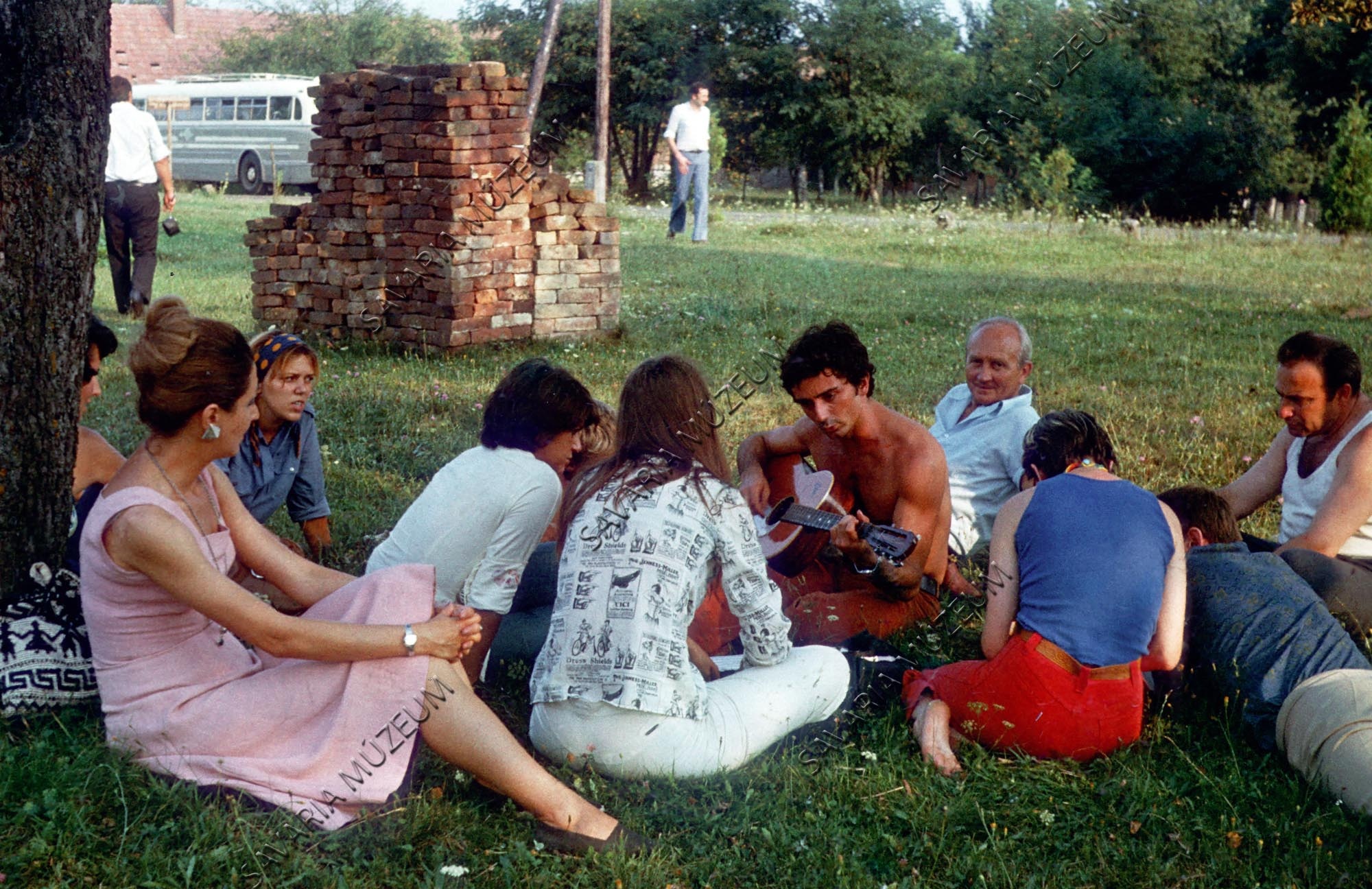 Nyári egyetem hallgatói (Savaria Megyei Hatókörű Városi Múzeum, Szombathely CC BY-NC-SA)