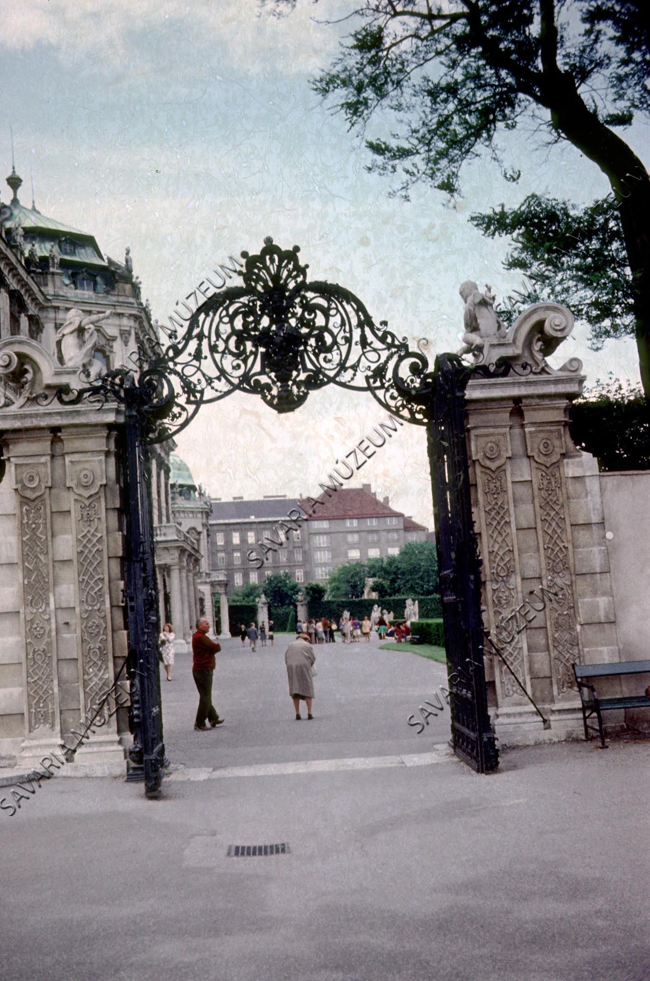 A Belvedere palota egyik kapuja (Savaria Megyei Hatókörű Városi Múzeum, Szombathely CC BY-NC-SA)