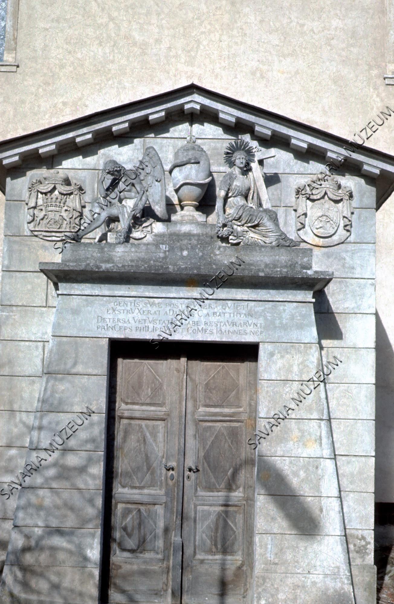 Ferences templom-kripta bejárata (Savaria Megyei Hatókörű Városi Múzeum, Szombathely CC BY-NC-SA)