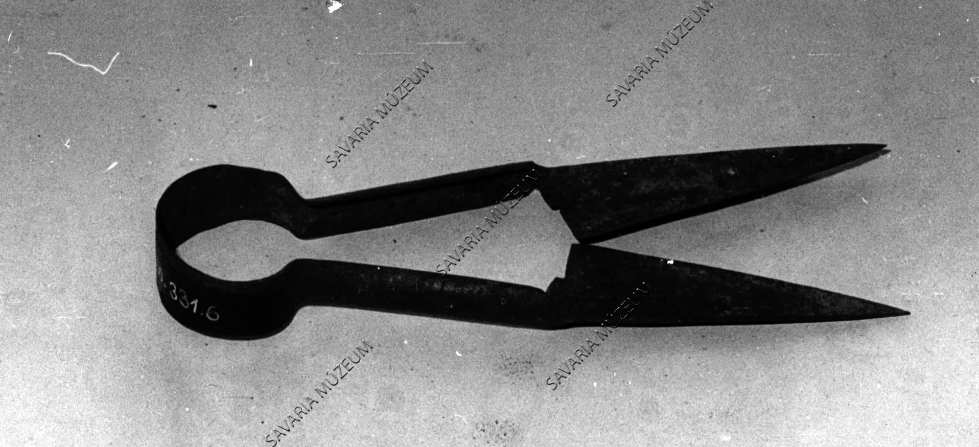 Fűnyíró olló (Savaria Megyei Hatókörű Városi Múzeum, Szombathely CC BY-NC-SA)