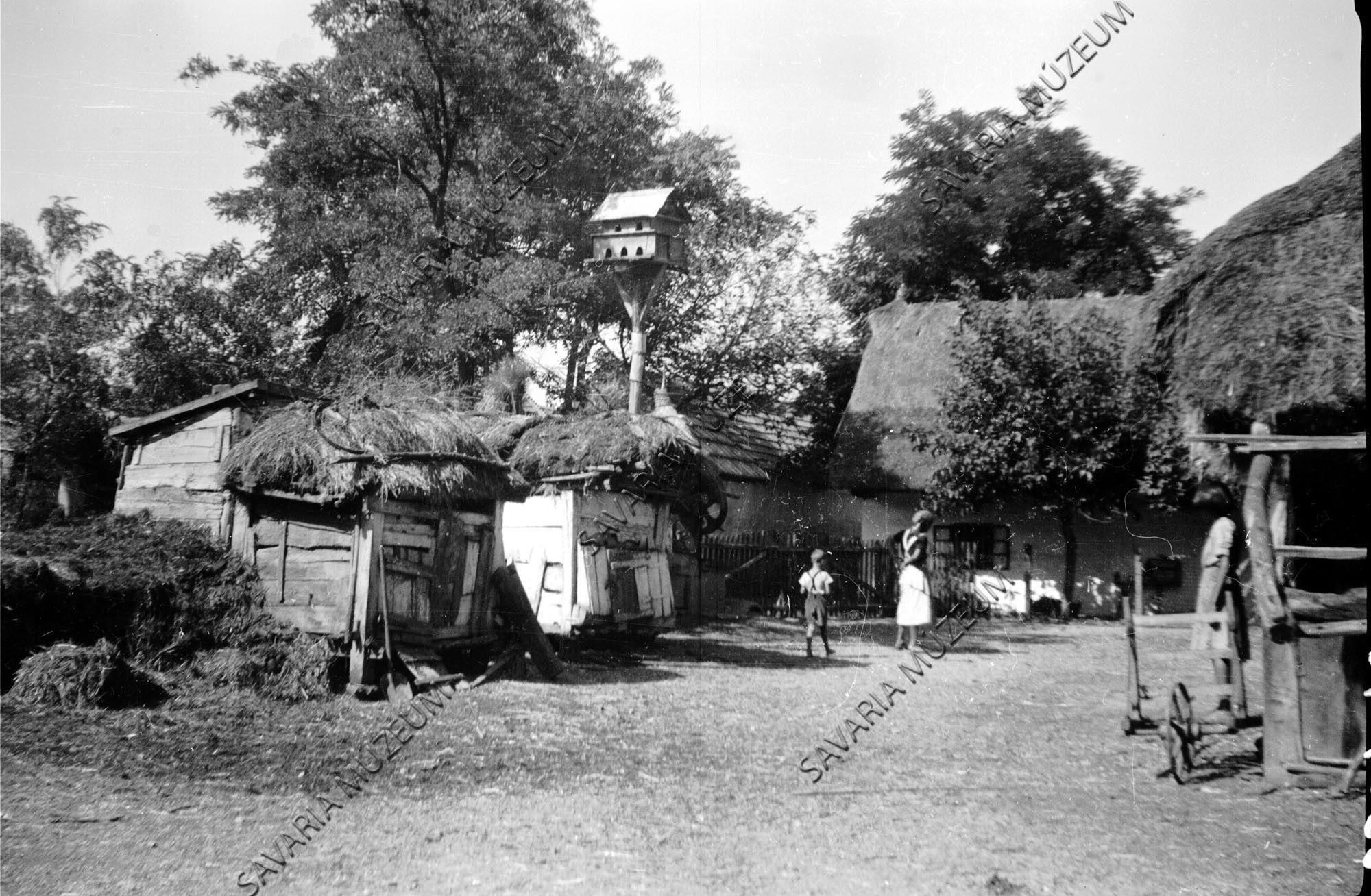 Középparaszt udvara (Savaria Megyei Hatókörű Városi Múzeum, Szombathely CC BY-NC-SA)