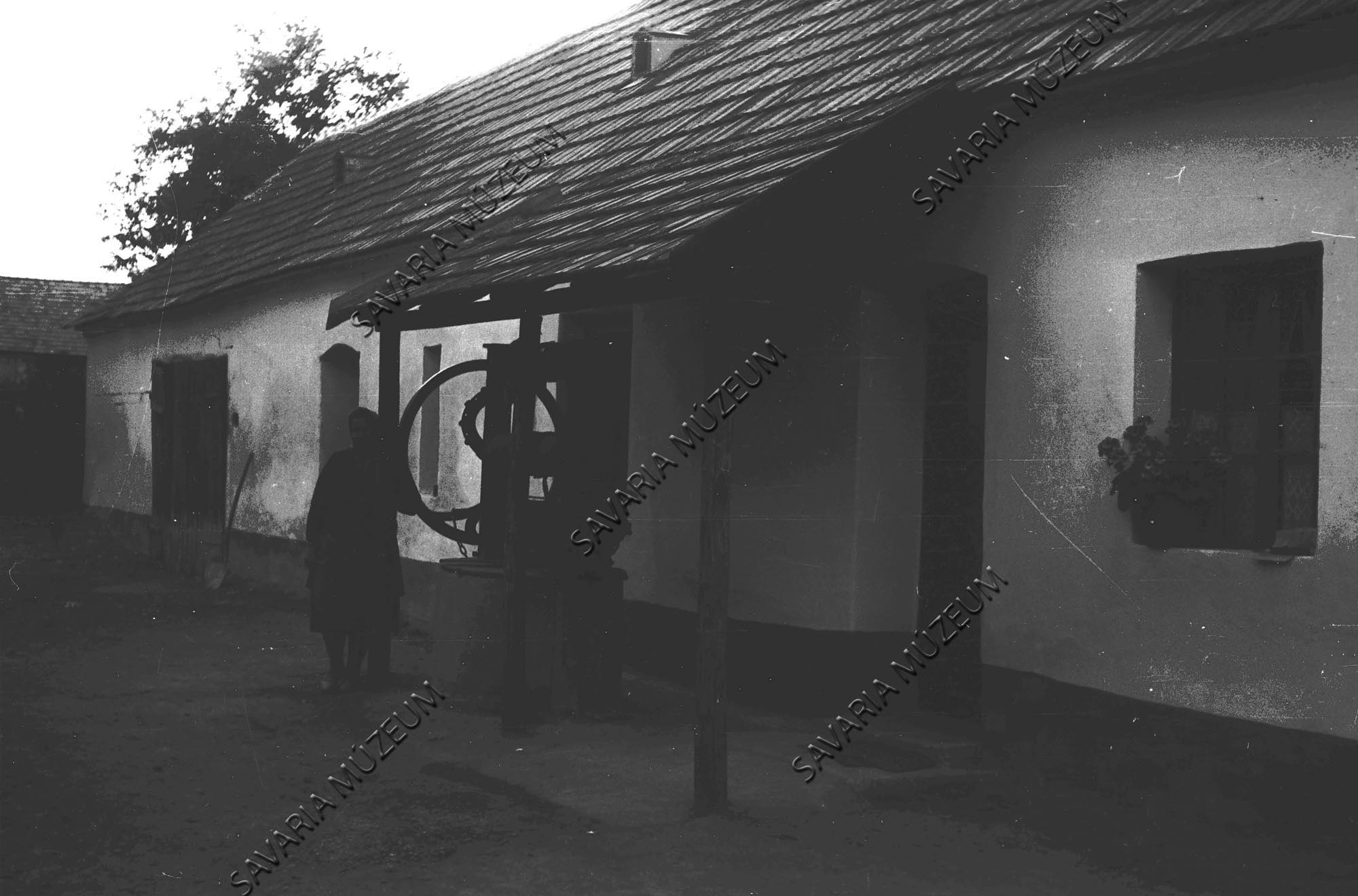 Házrészlet kúttal (Savaria Megyei Hatókörű Városi Múzeum, Szombathely CC BY-NC-SA)