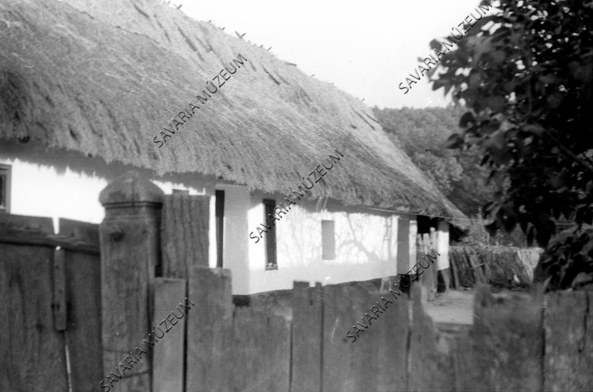 Házrészlet és kapufa (Savaria Megyei Hatókörű Városi Múzeum, Szombathely CC BY-NC-SA)