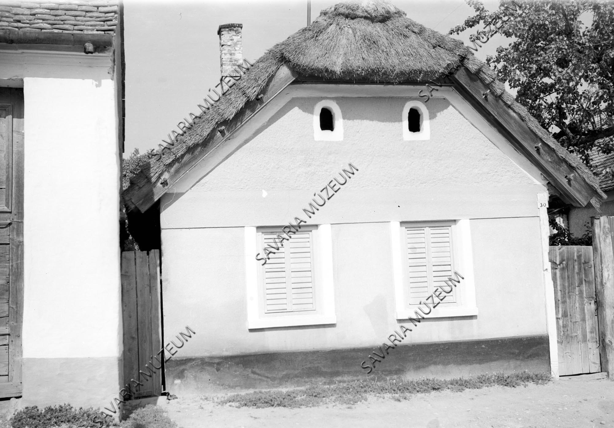 Házhomlokzat (Savaria Megyei Hatókörű Városi Múzeum, Szombathely CC BY-NC-SA)