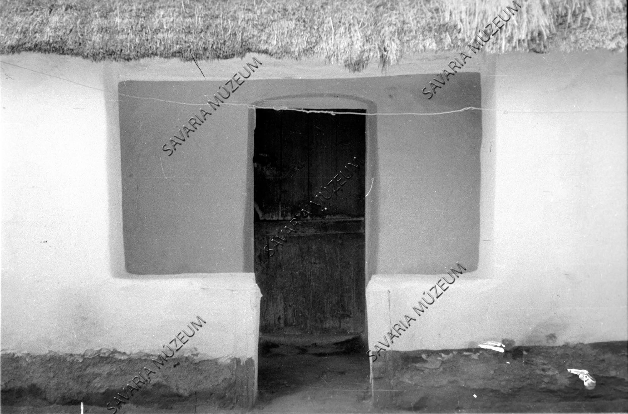 Tornác és kétrészes konyhaajtó (Savaria Megyei Hatókörű Városi Múzeum, Szombathely CC BY-NC-SA)