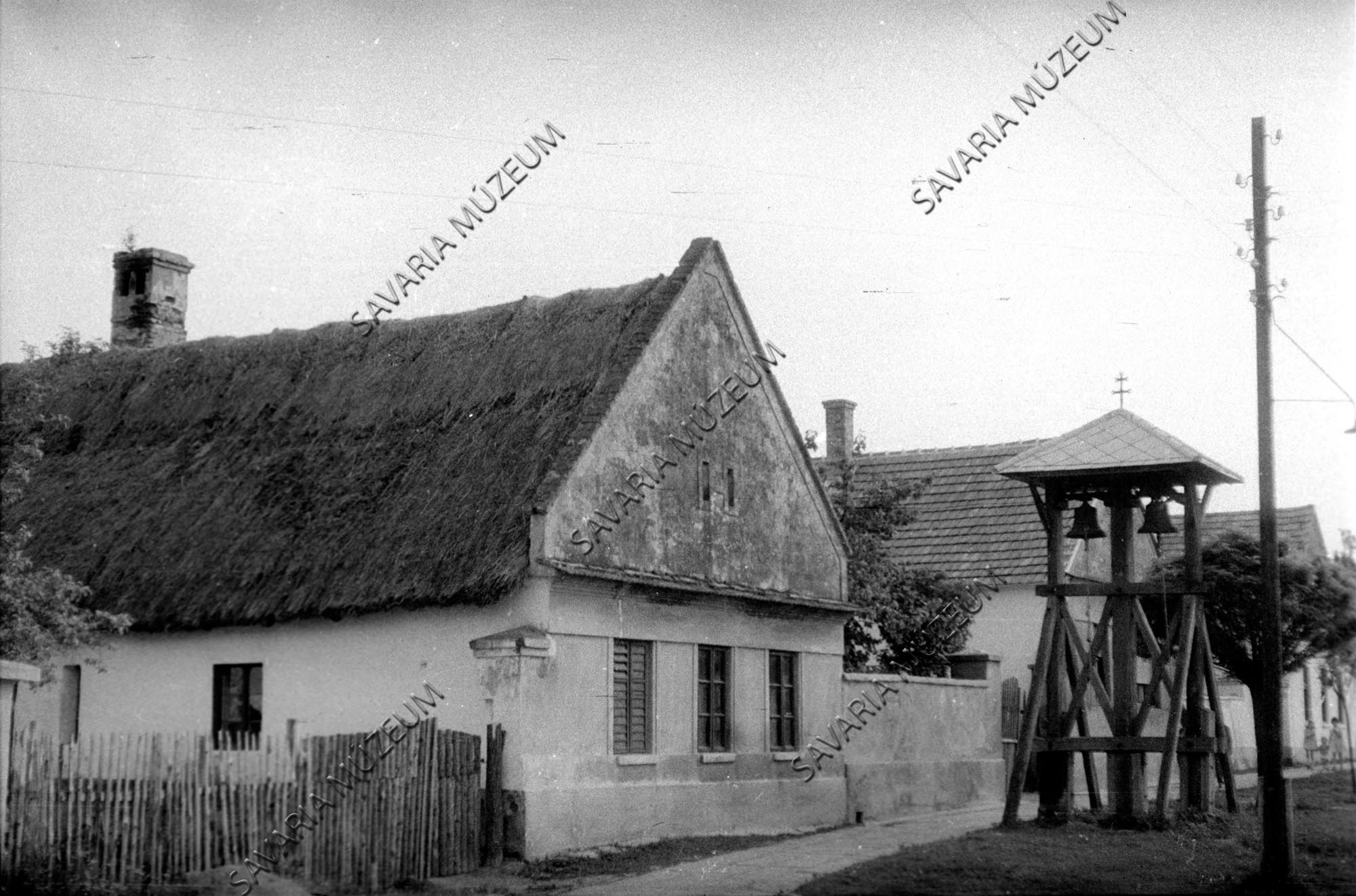 Ház és harangláb (Savaria Megyei Hatókörű Városi Múzeum, Szombathely CC BY-NC-SA)