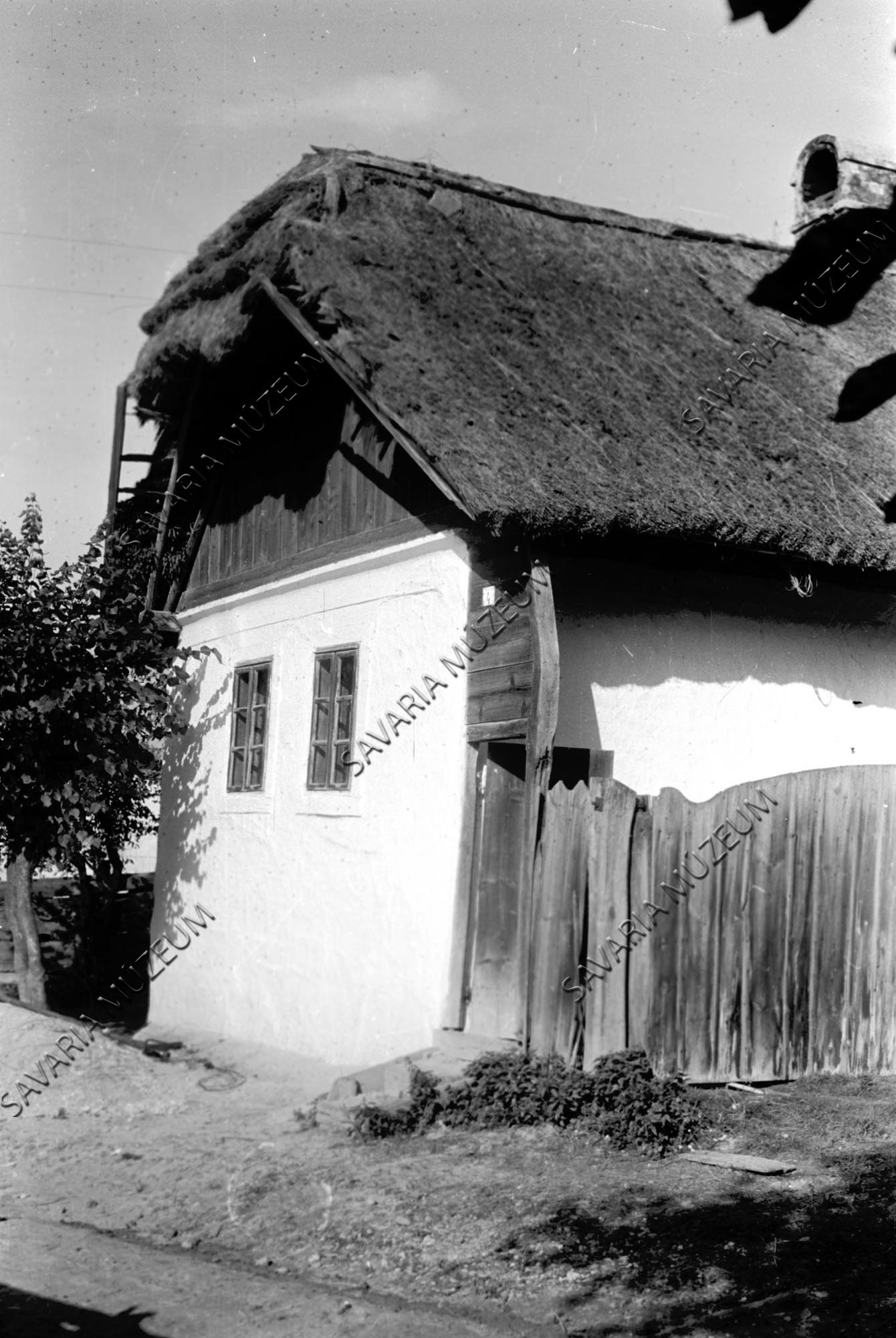 Házhomlokazt (Savaria Megyei Hatókörű Városi Múzeum, Szombathely CC BY-NC-SA)