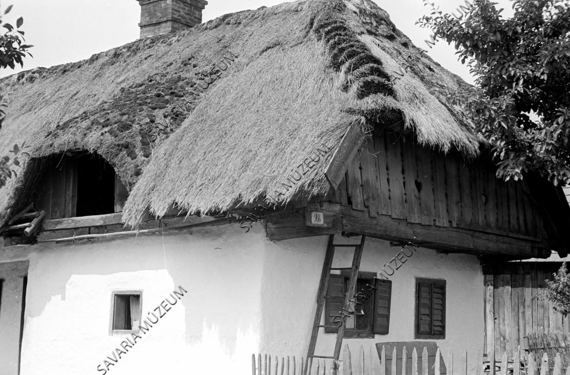 Zsupptetős ház eleje (Savaria Megyei Hatókörű Városi Múzeum, Szombathely CC BY-NC-SA)