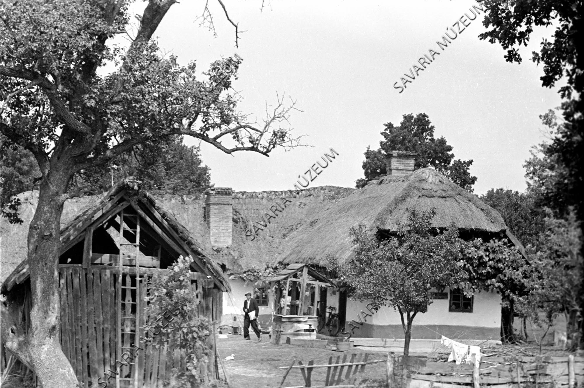 Kerített ház előröl (Savaria Megyei Hatókörű Városi Múzeum, Szombathely CC BY-NC-SA)