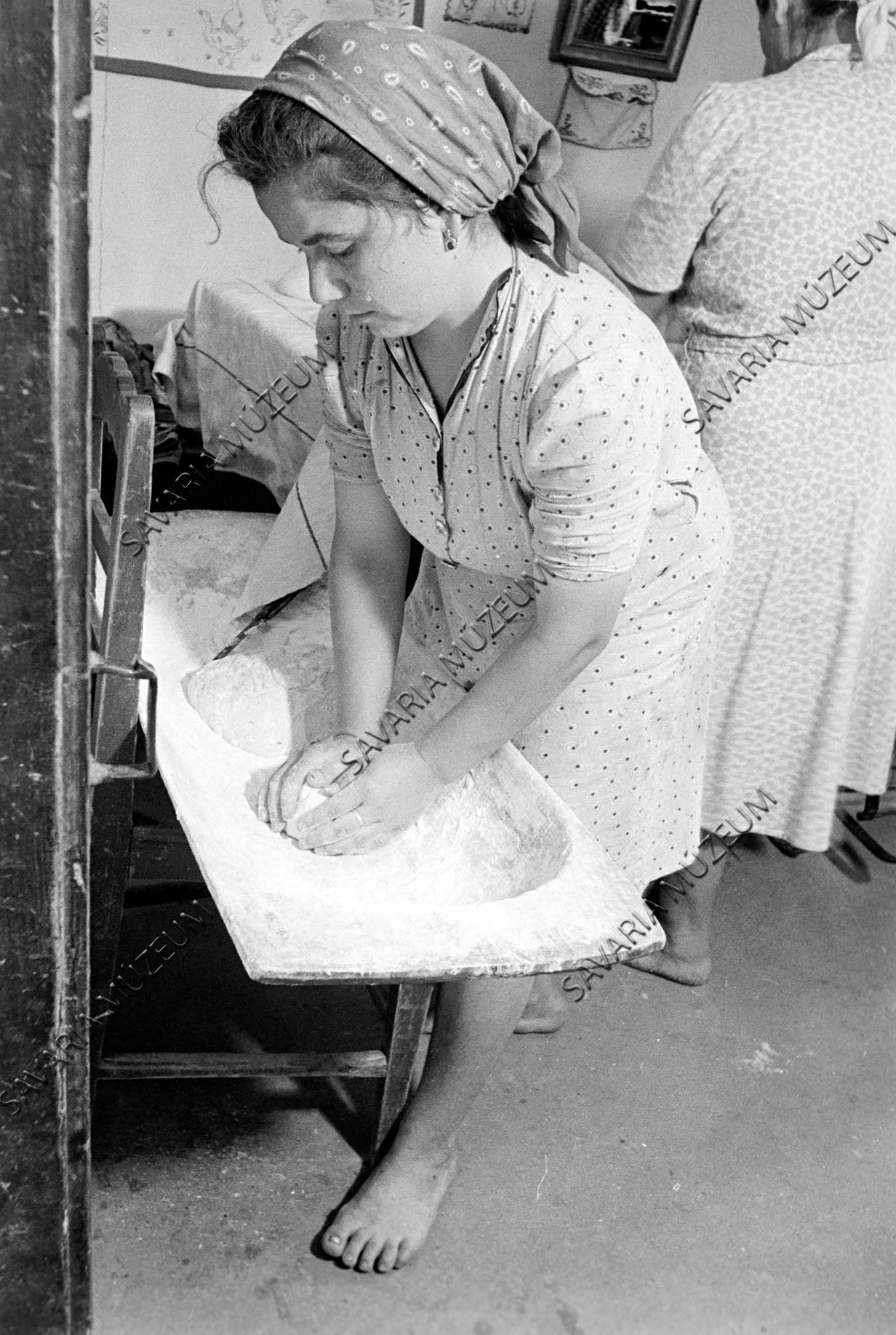 Tésztagyúrás (Savaria Megyei Hatókörű Városi Múzeum, Szombathely CC BY-NC-SA)