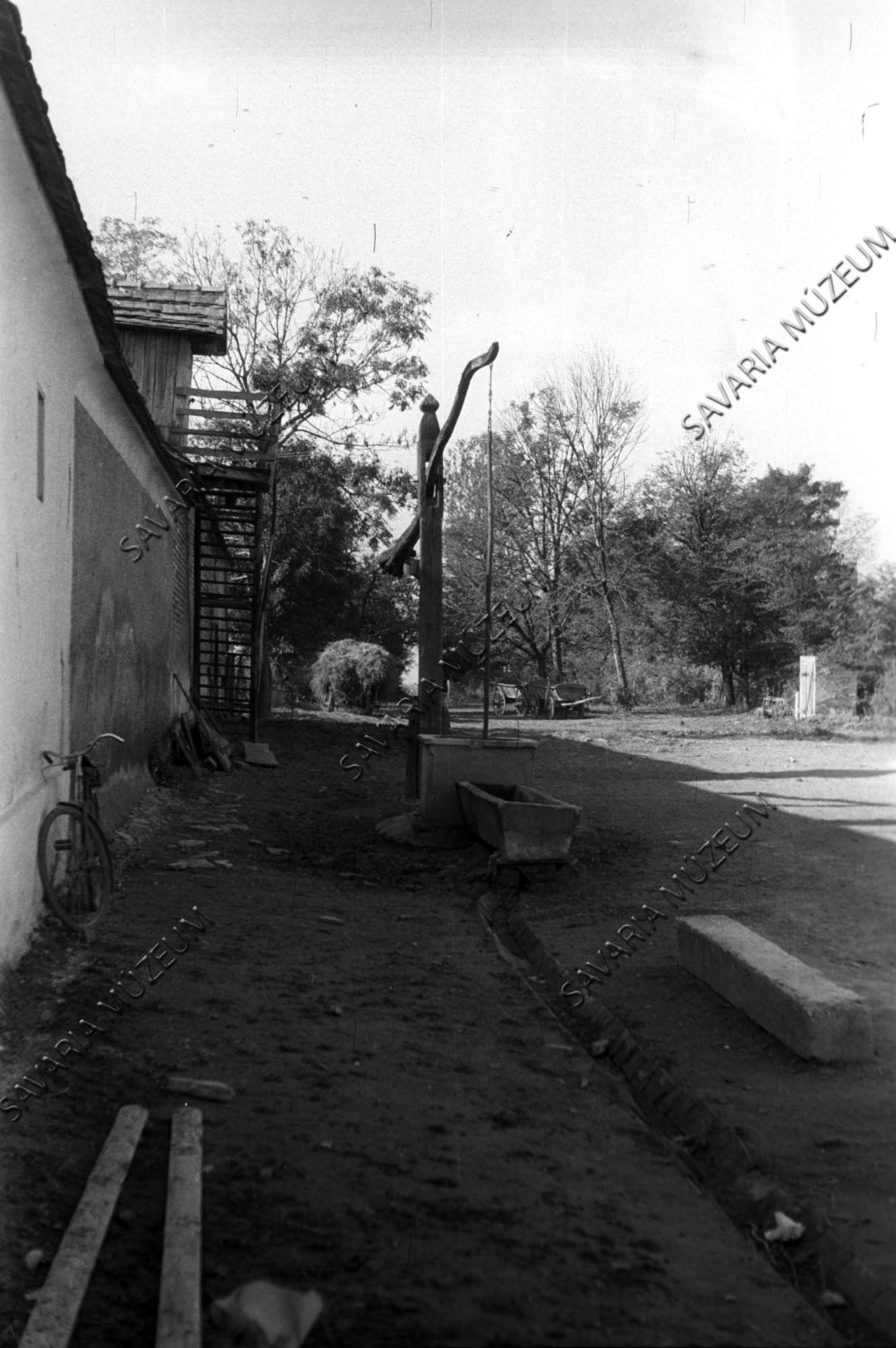 Gémeskút, vályú és házrészlet (Savaria Megyei Hatókörű Városi Múzeum, Szombathely CC BY-NC-SA)