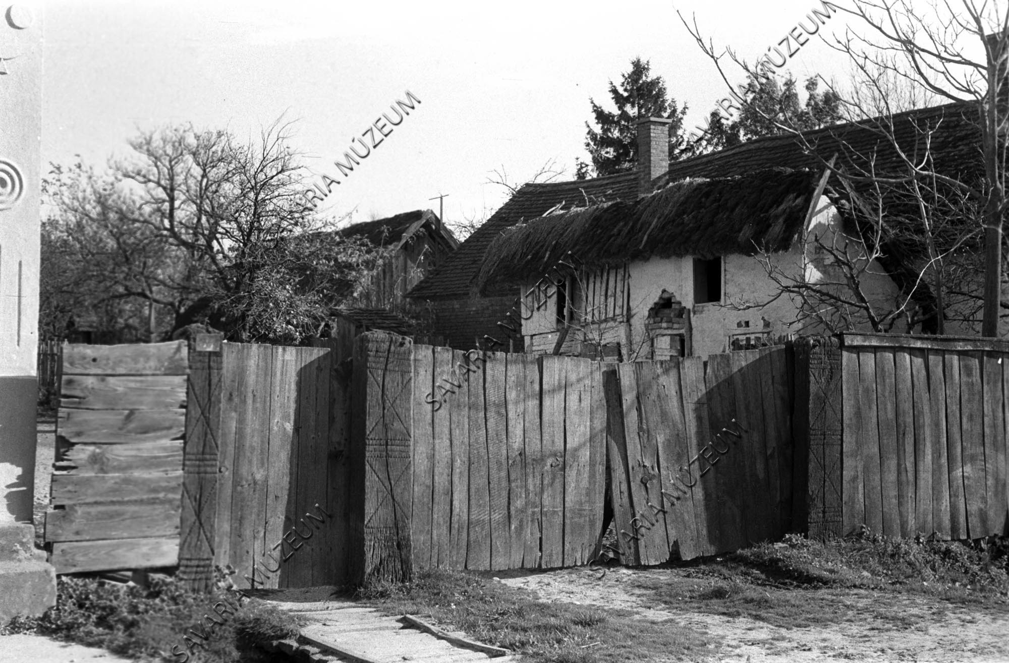 Kapufák és ólak (Savaria Megyei Hatókörű Városi Múzeum, Szombathely CC BY-NC-SA)