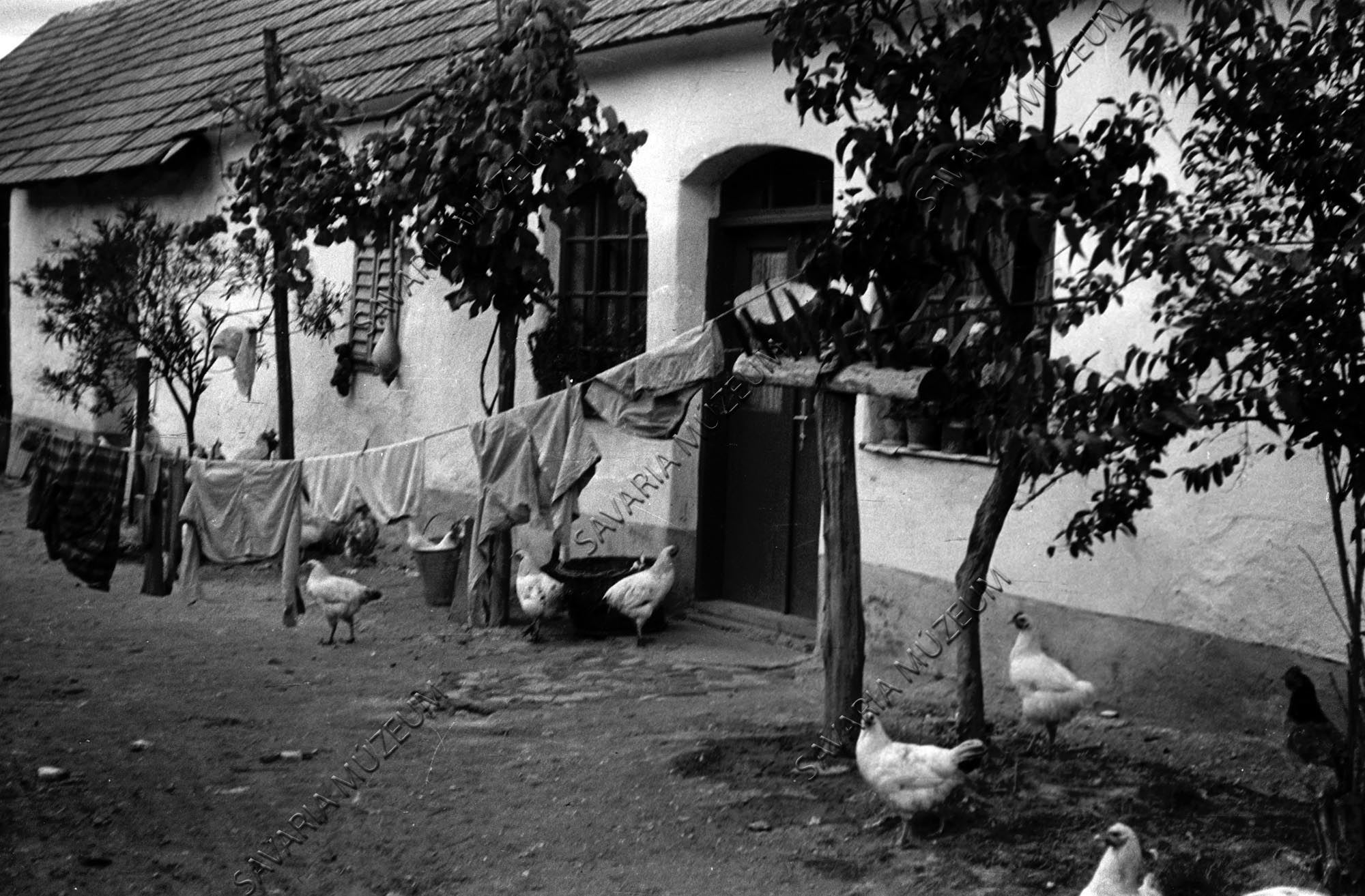 Köcsögtartó és házrészlet (Savaria Megyei Hatókörű Városi Múzeum, Szombathely CC BY-NC-SA)