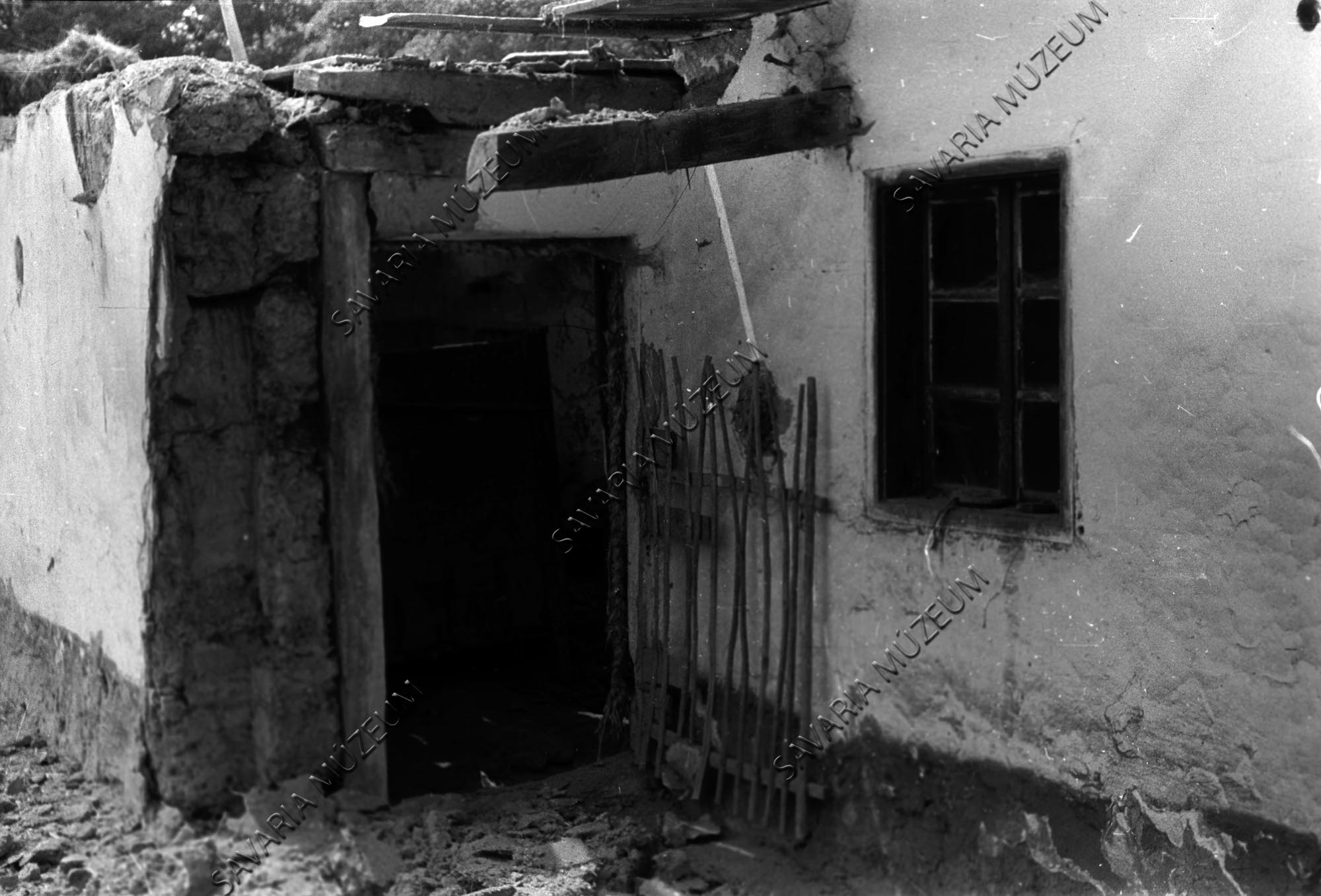 Kamra bejárata bontás közben (Savaria Megyei Hatókörű Városi Múzeum, Szombathely CC BY-NC-SA)