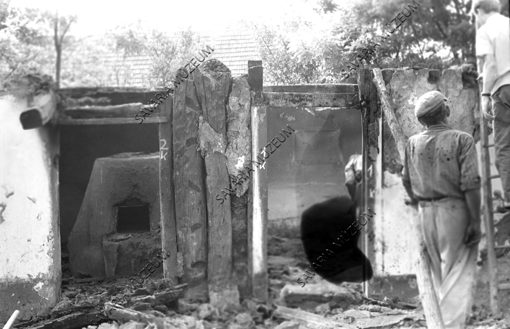 Füstöskonyha és az első szoba bejárata (Savaria Megyei Hatókörű Városi Múzeum, Szombathely CC BY-NC-SA)