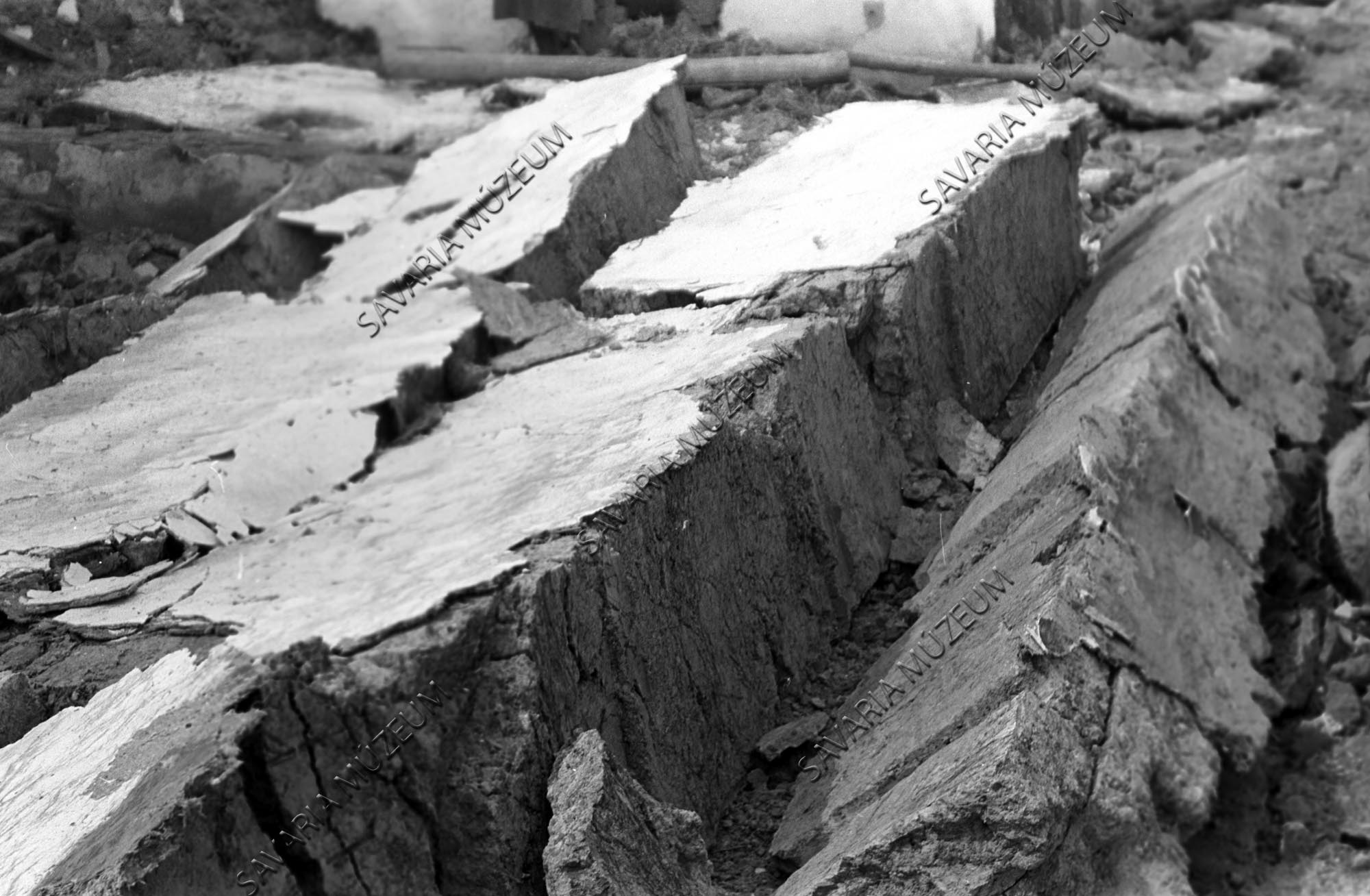 Pajta és az istálló tömésfala ledöntve (Savaria Megyei Hatókörű Városi Múzeum, Szombathely CC BY-NC-SA)