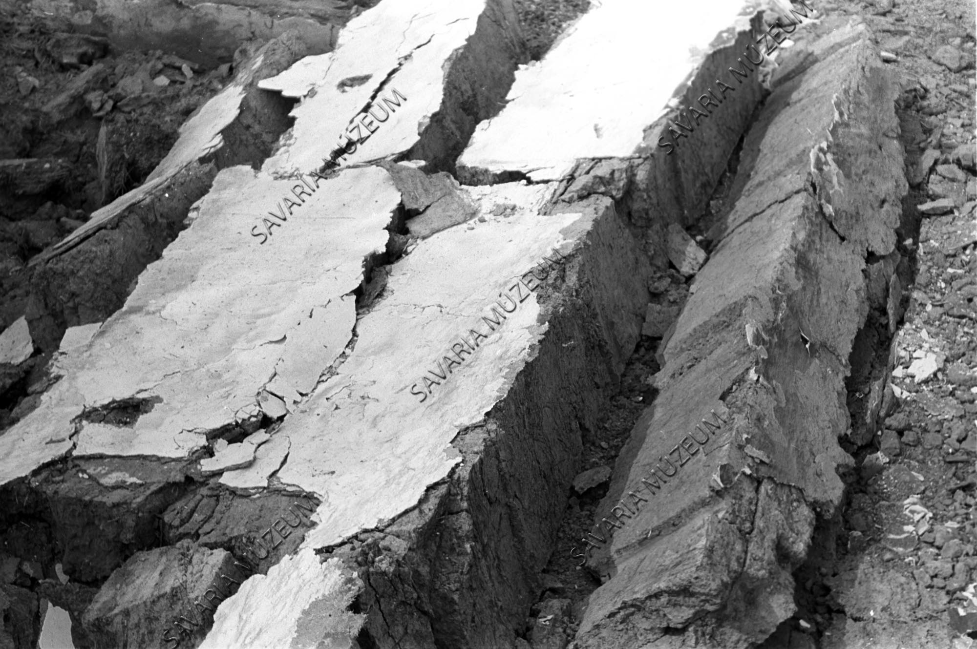 Kamra és az istálló tömésfala ledöntve (Savaria Megyei Hatókörű Városi Múzeum, Szombathely CC BY-NC-SA)