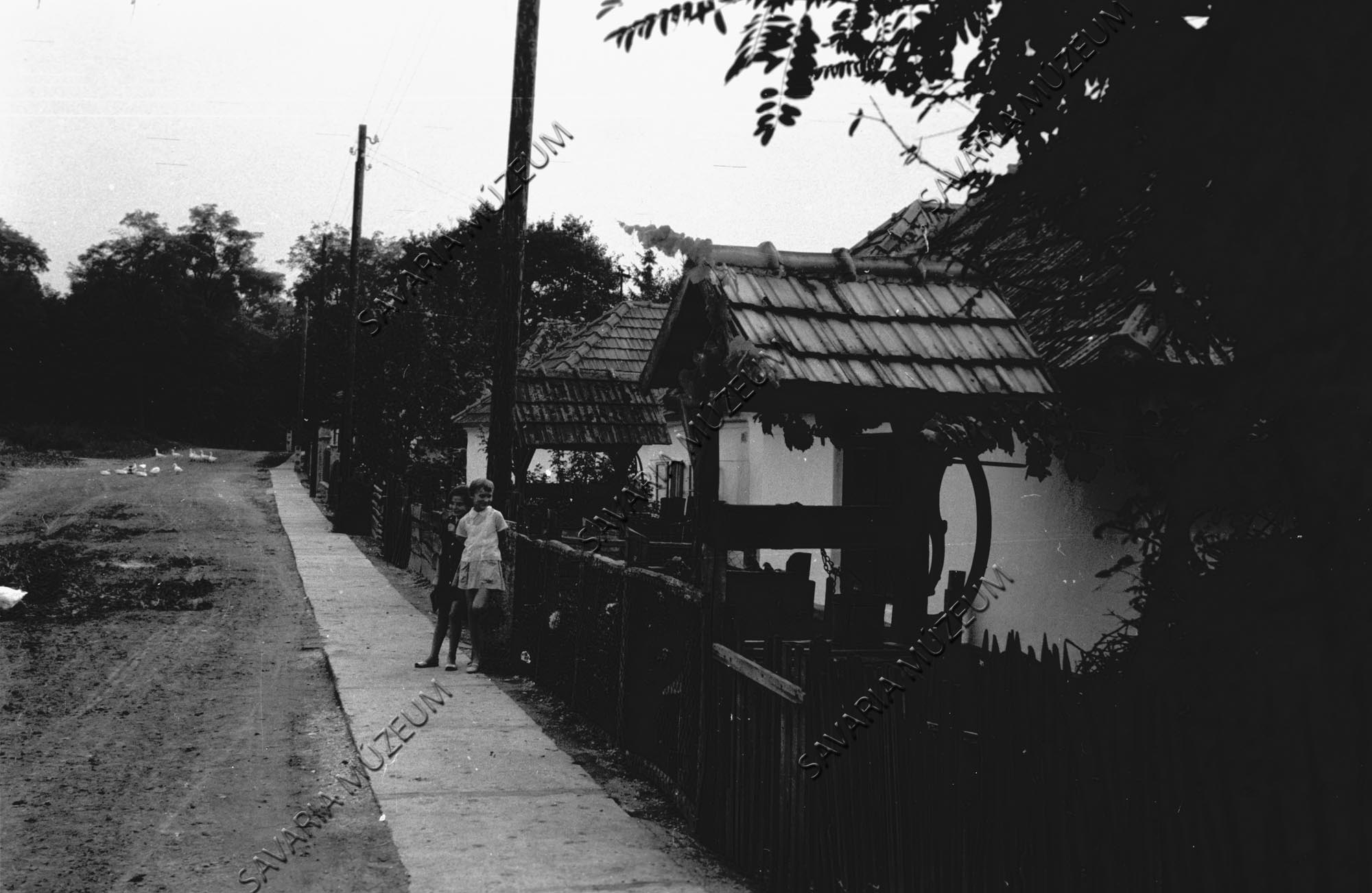 Utcarészlet kúttal (Savaria Megyei Hatókörű Városi Múzeum, Szombathely CC BY-NC-SA)